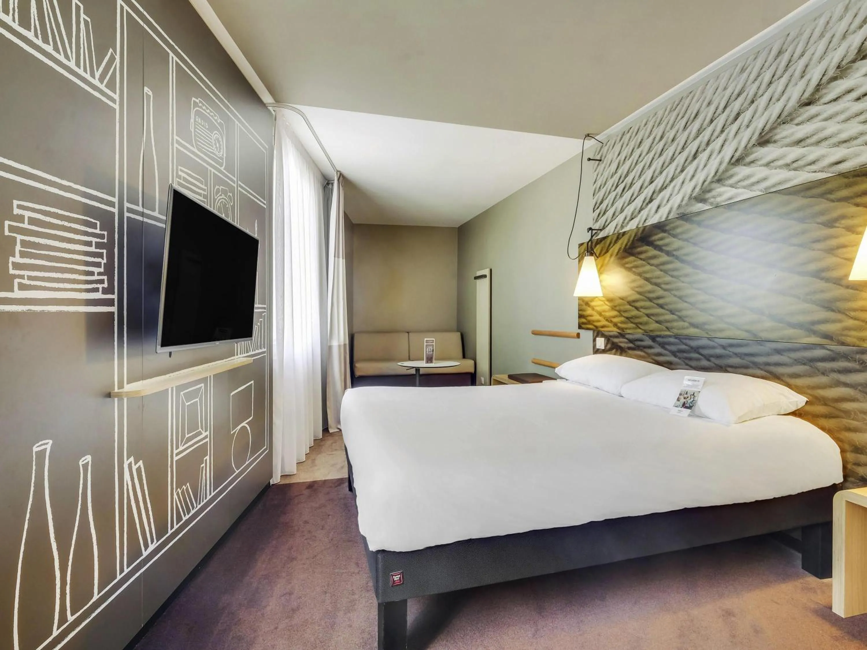 Bedroom, Bed in ibis Saint Germain en Laye Centre