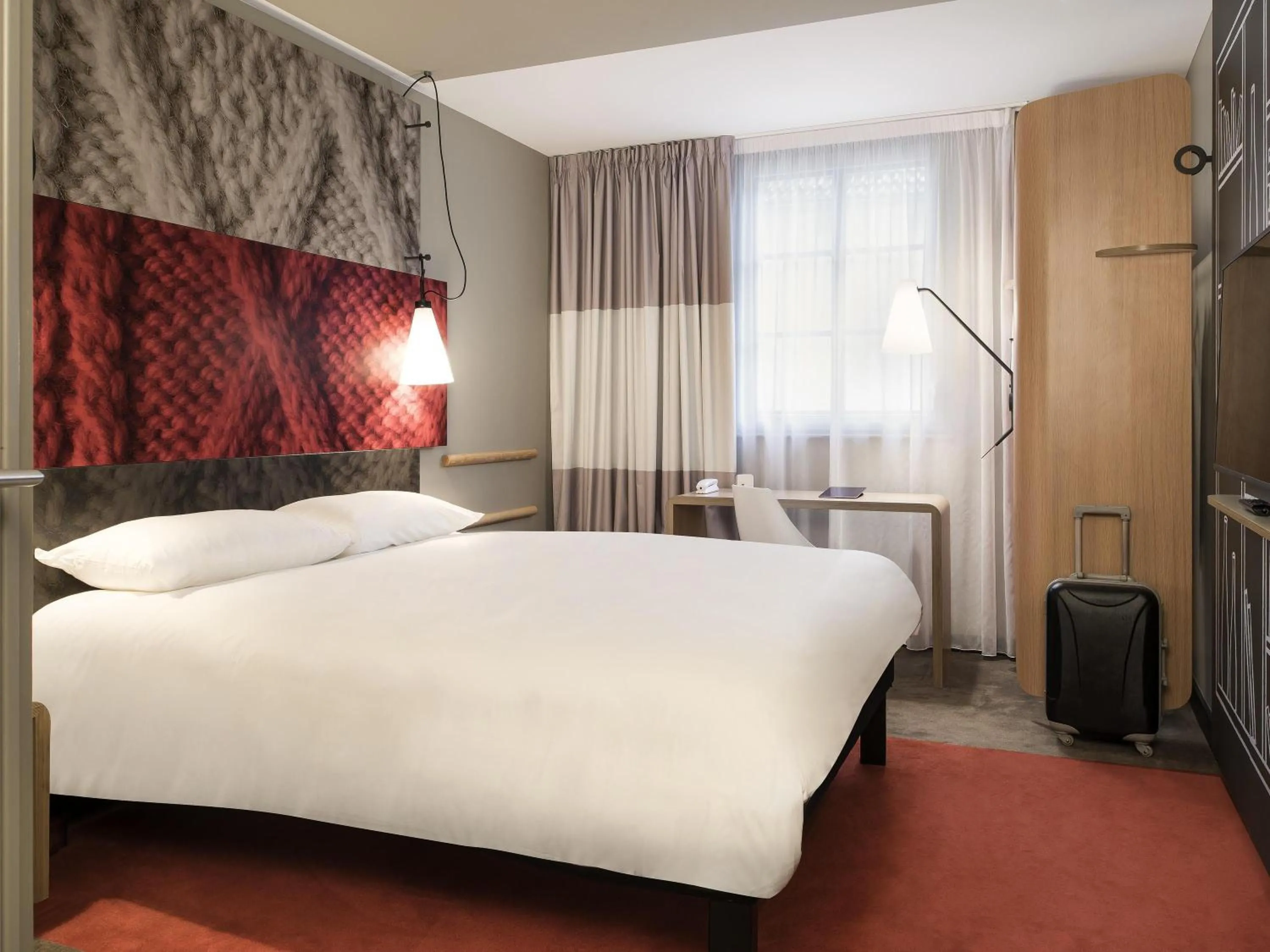 Bedroom, Bed in ibis Saint Germain en Laye Centre
