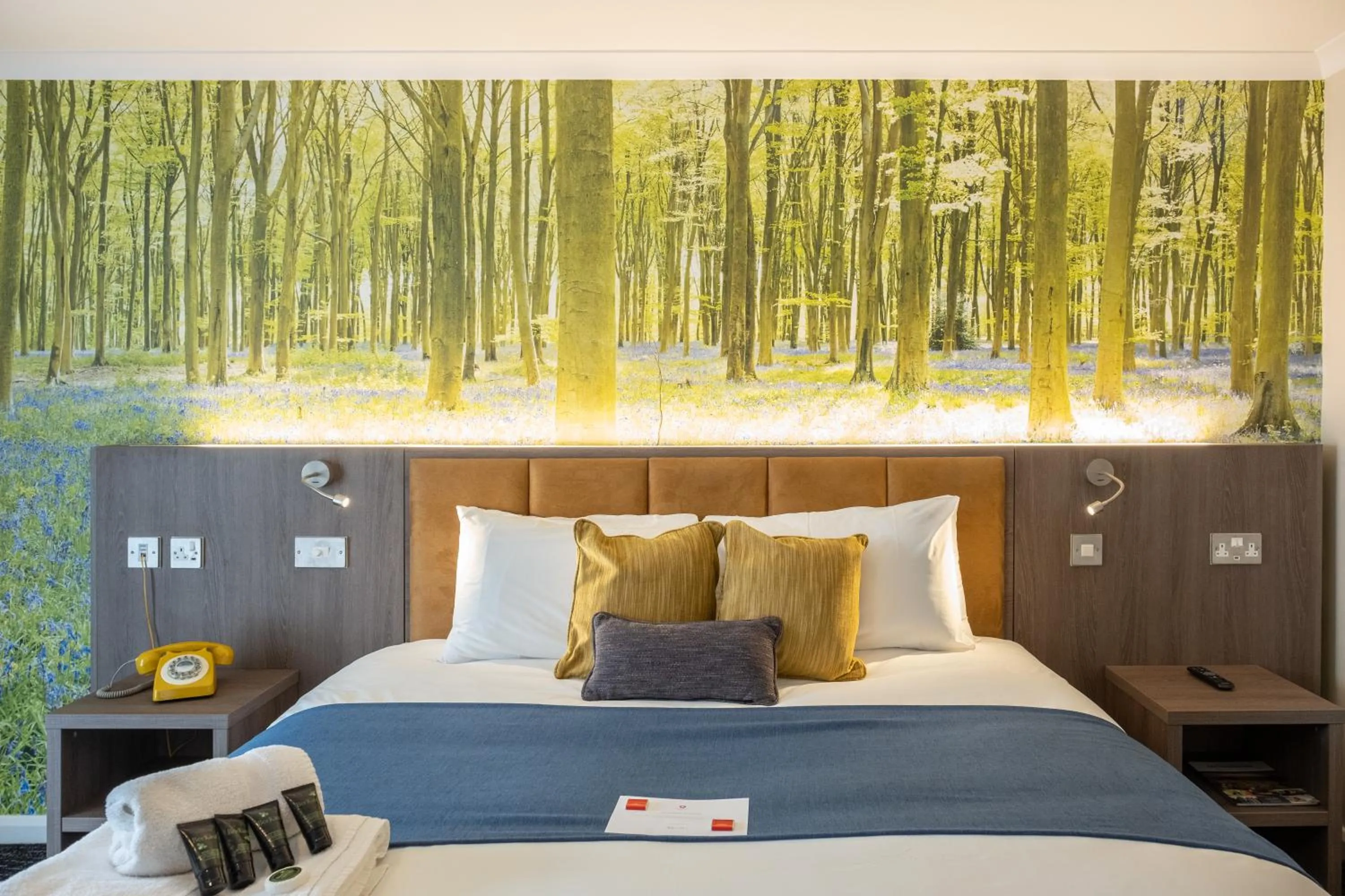 Bed in Burleigh Court Hotel and Leisure