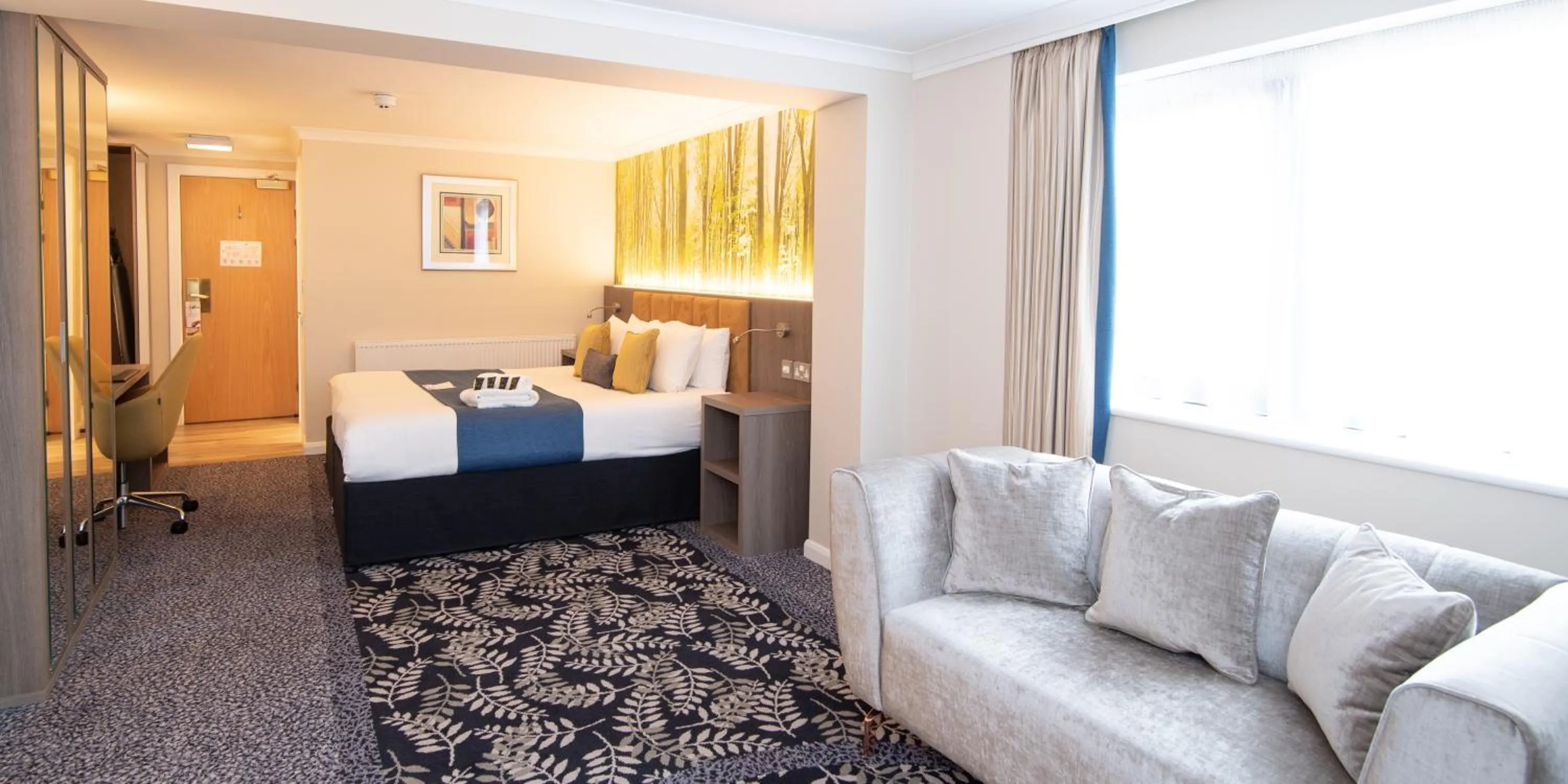 Seating area, Bed in Burleigh Court Hotel and Leisure