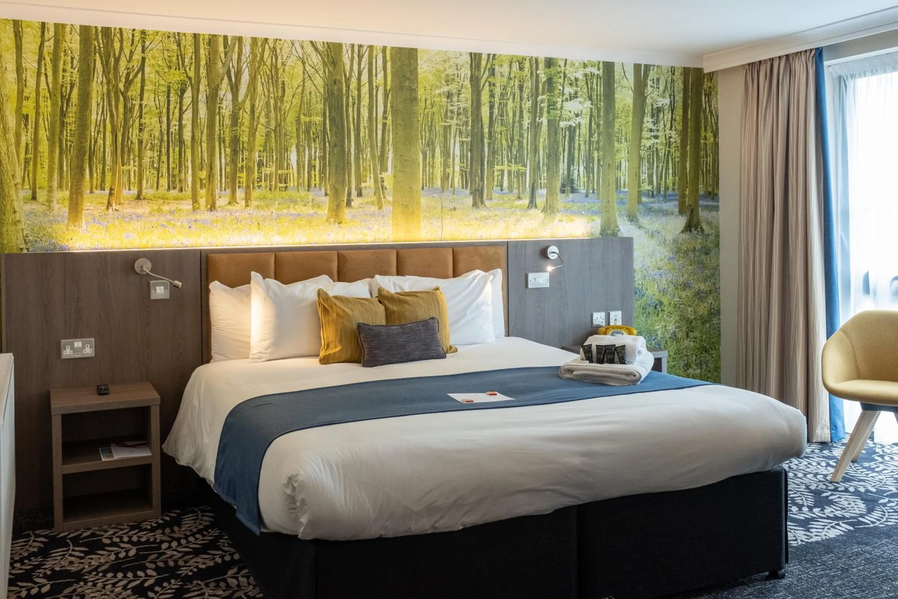 Bed in Burleigh Court Hotel and Leisure