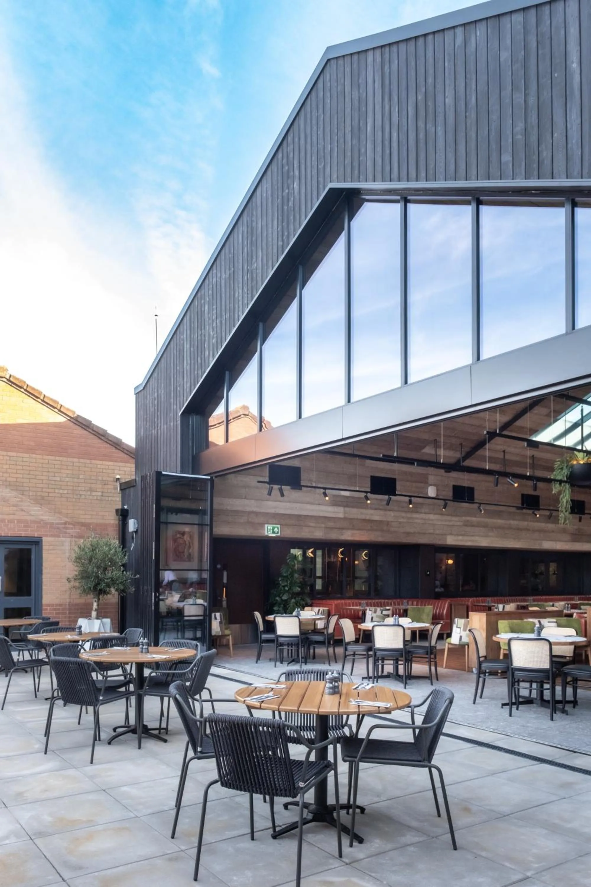 Restaurant/places to eat in Burleigh Court Hotel and Leisure