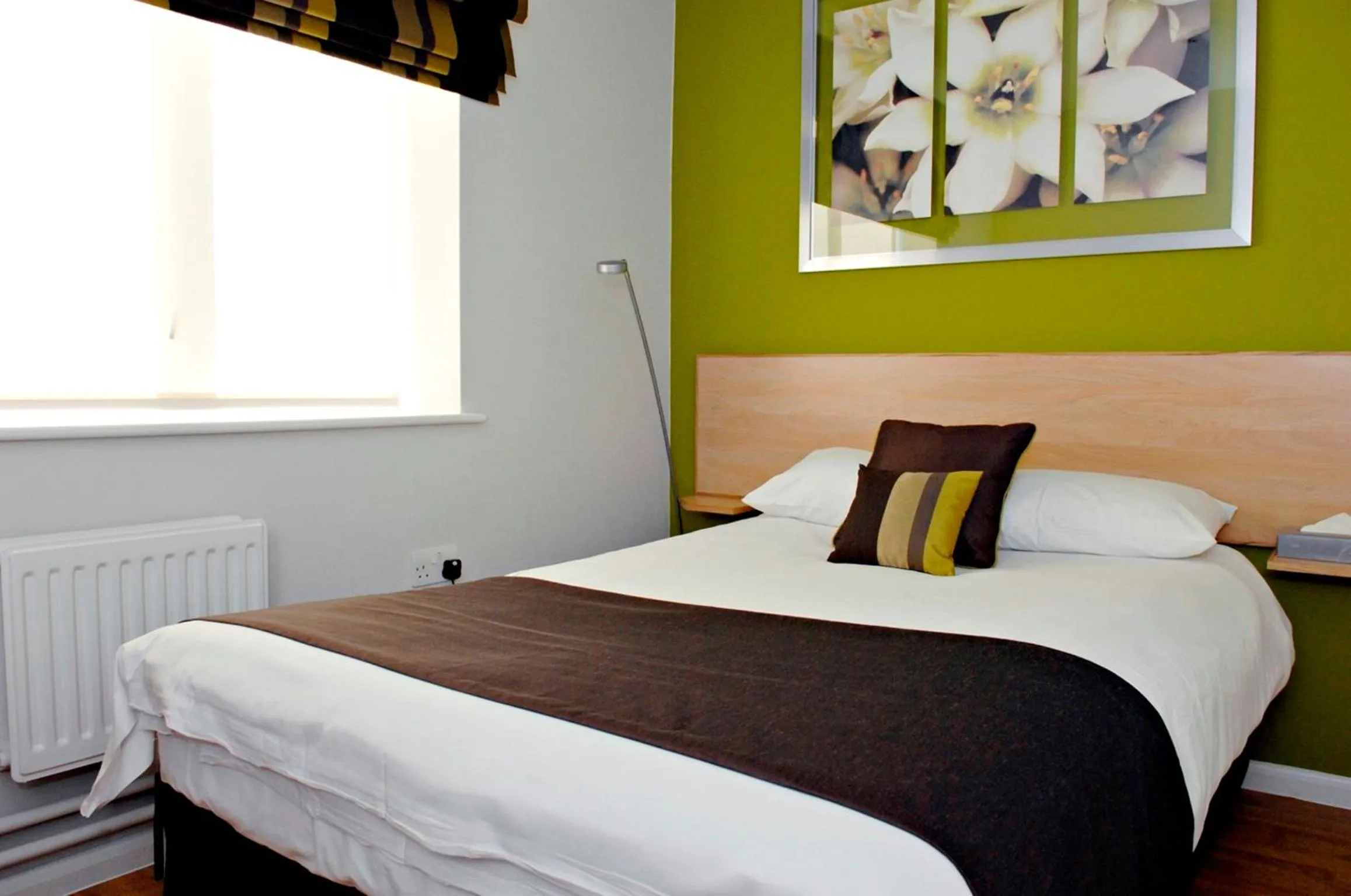 Bedroom, Bed in Burleigh Court Hotel and Leisure
