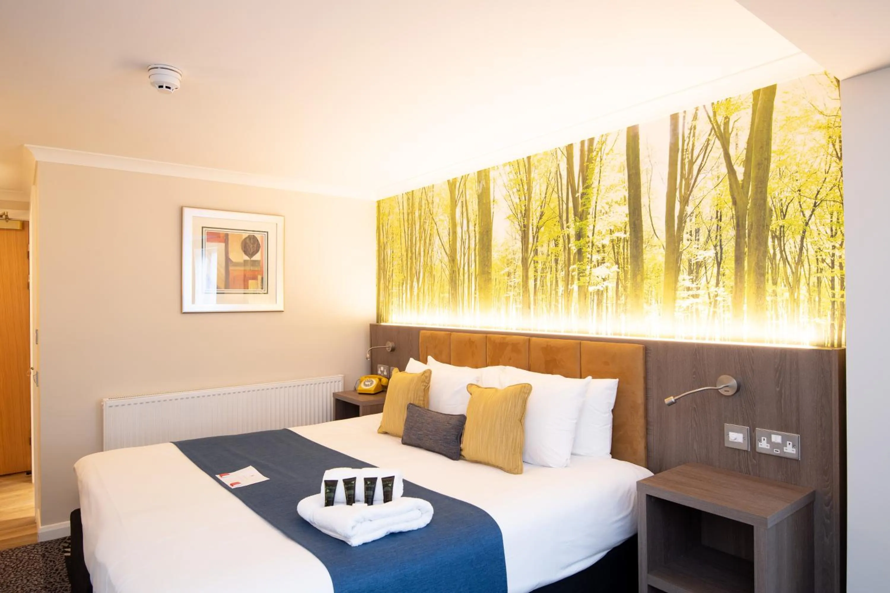 Bed in Burleigh Court Hotel and Leisure