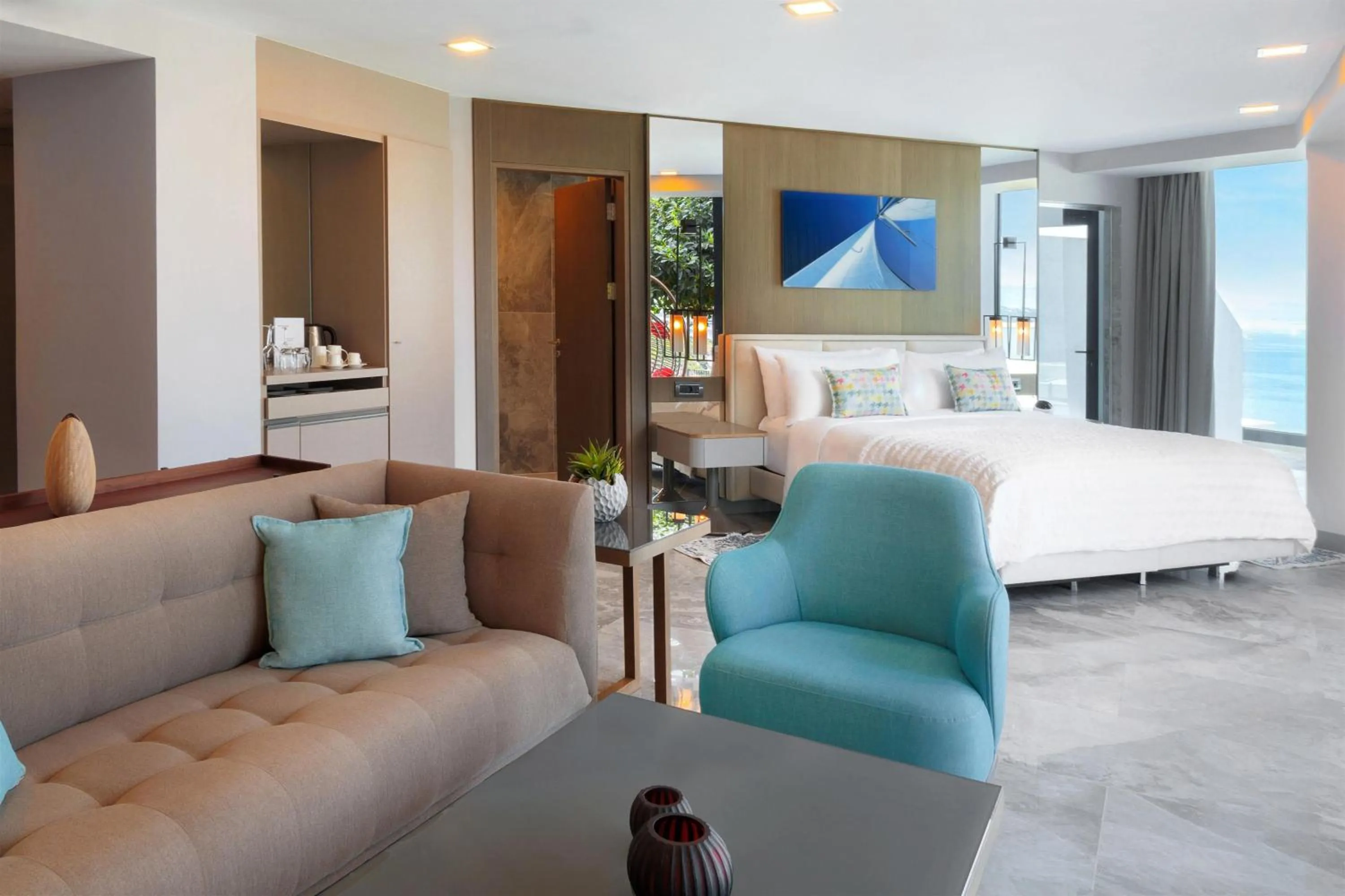 Swimming pool, Bed in Le Meridien Bodrum Beach Resort