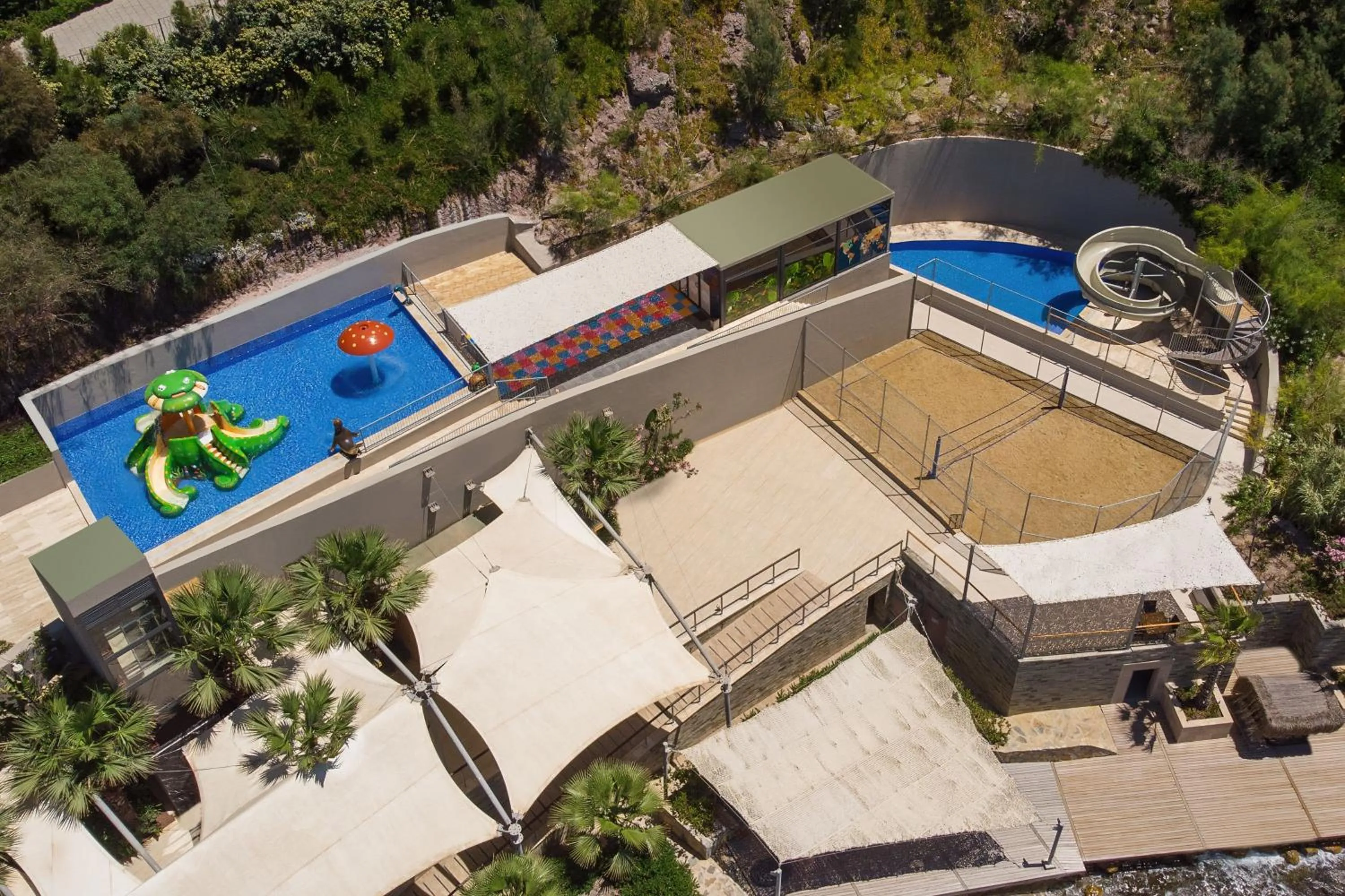 Swimming pool in Le Meridien Bodrum Beach Resort