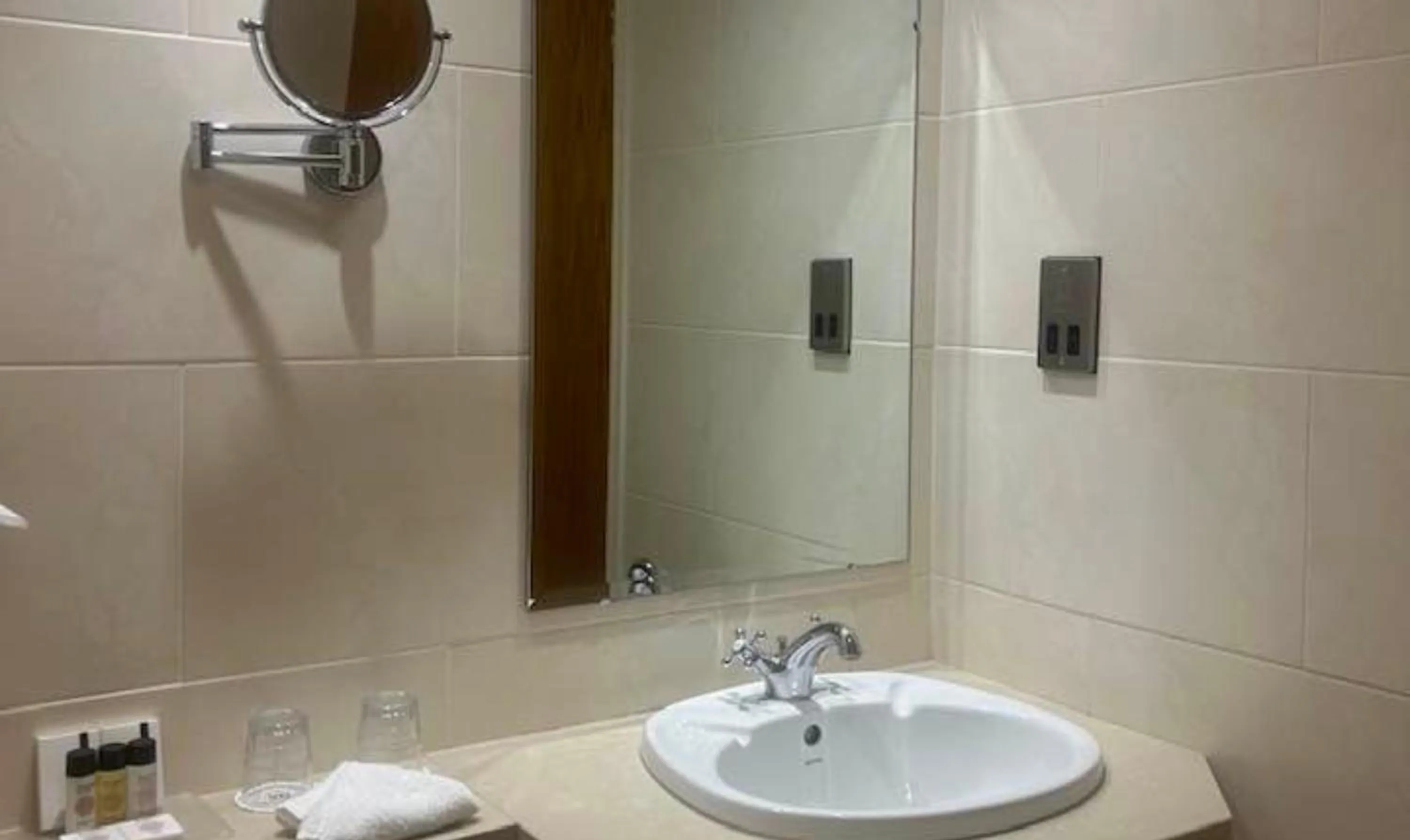 Bathroom in Temple Gate Hotel