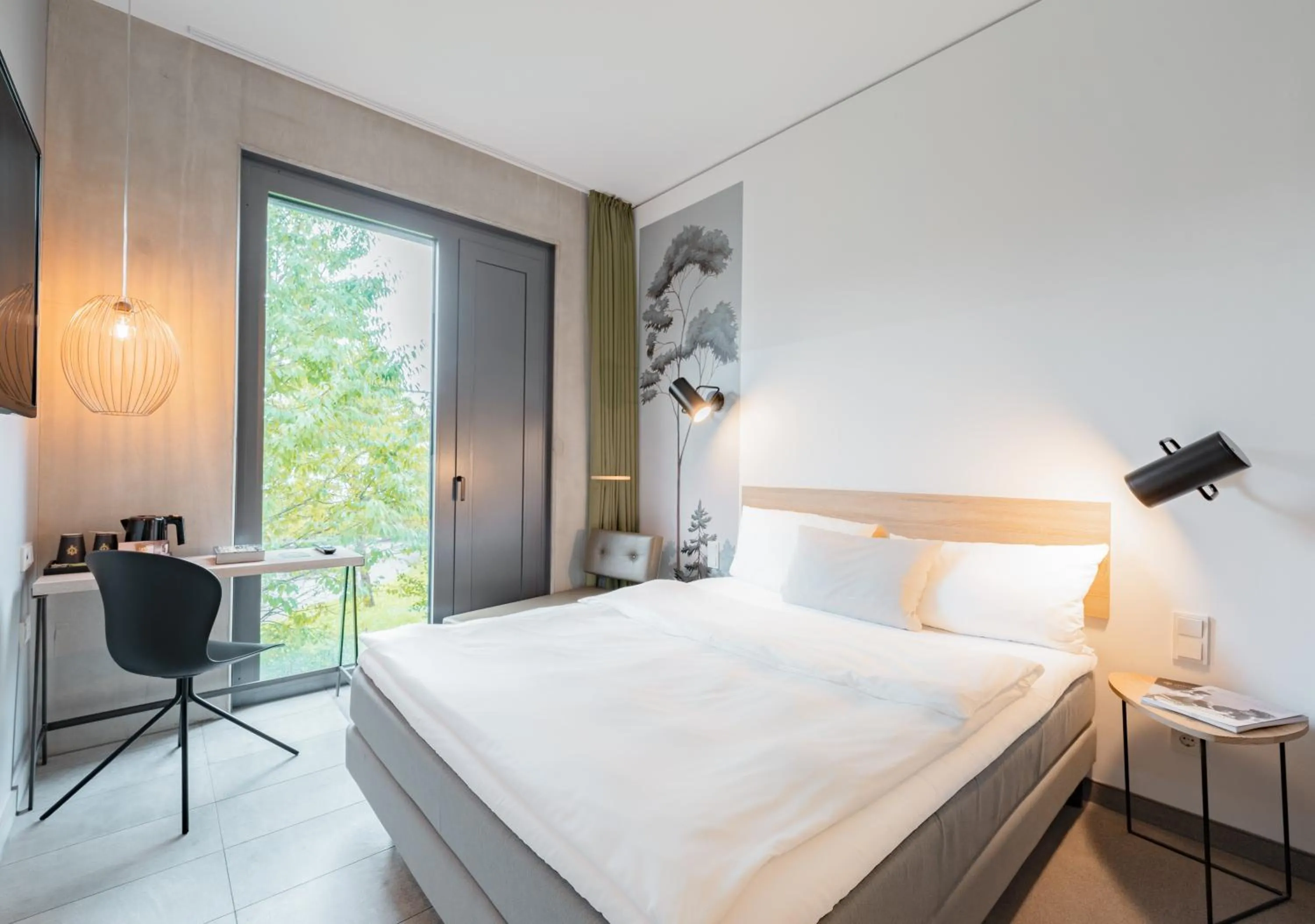 Photo of the whole room, Bed in gambino hotel CINCINNATI