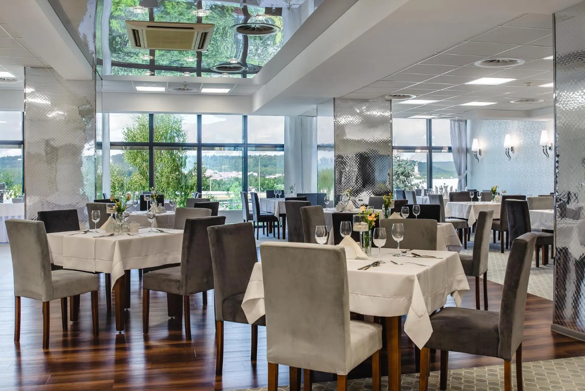 Restaurant/places to eat in Hotel La Mar