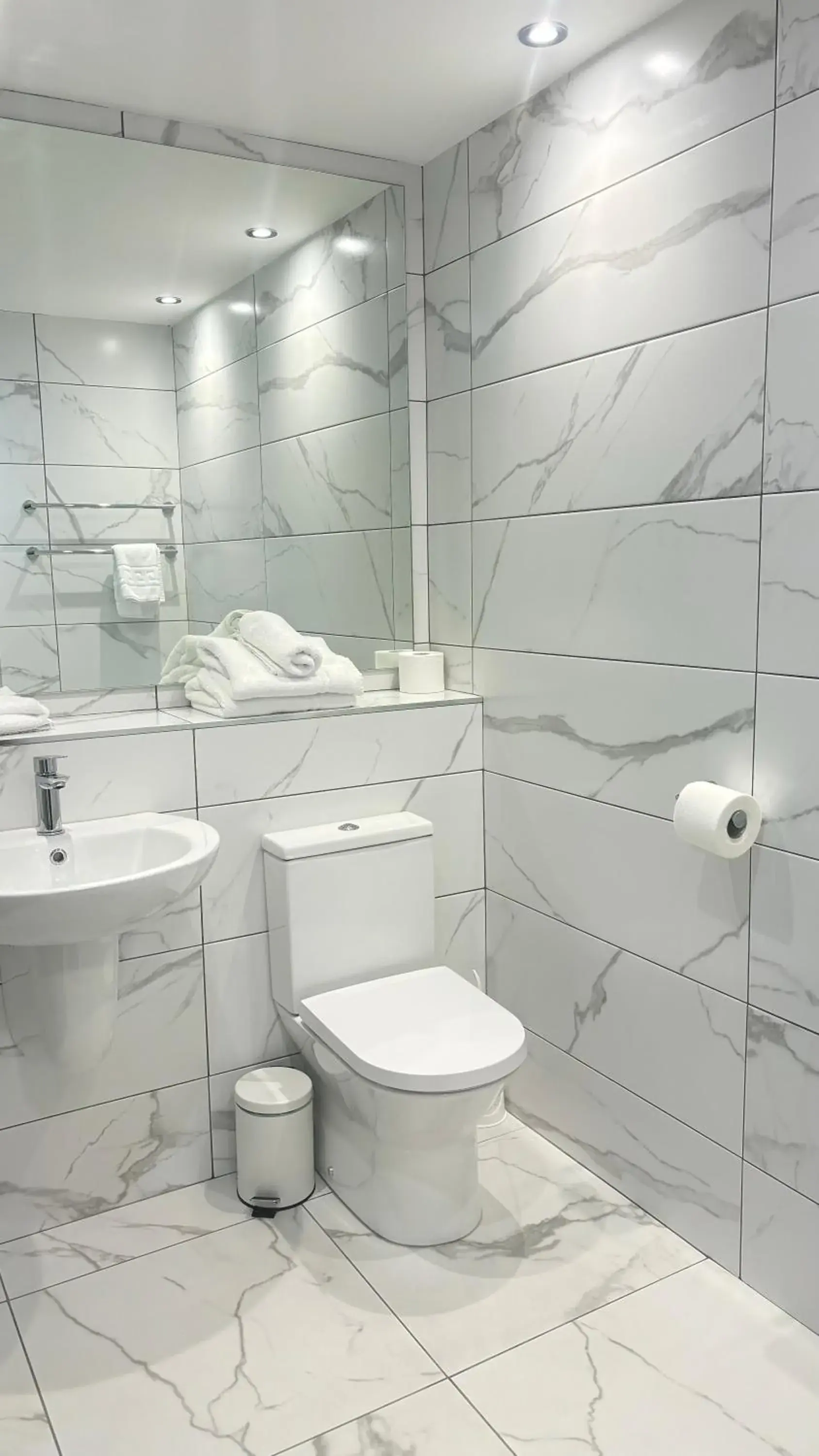 Double & single bedded room in Killarney Court Hotel Double & single bedded room in Killarney Court Hotel