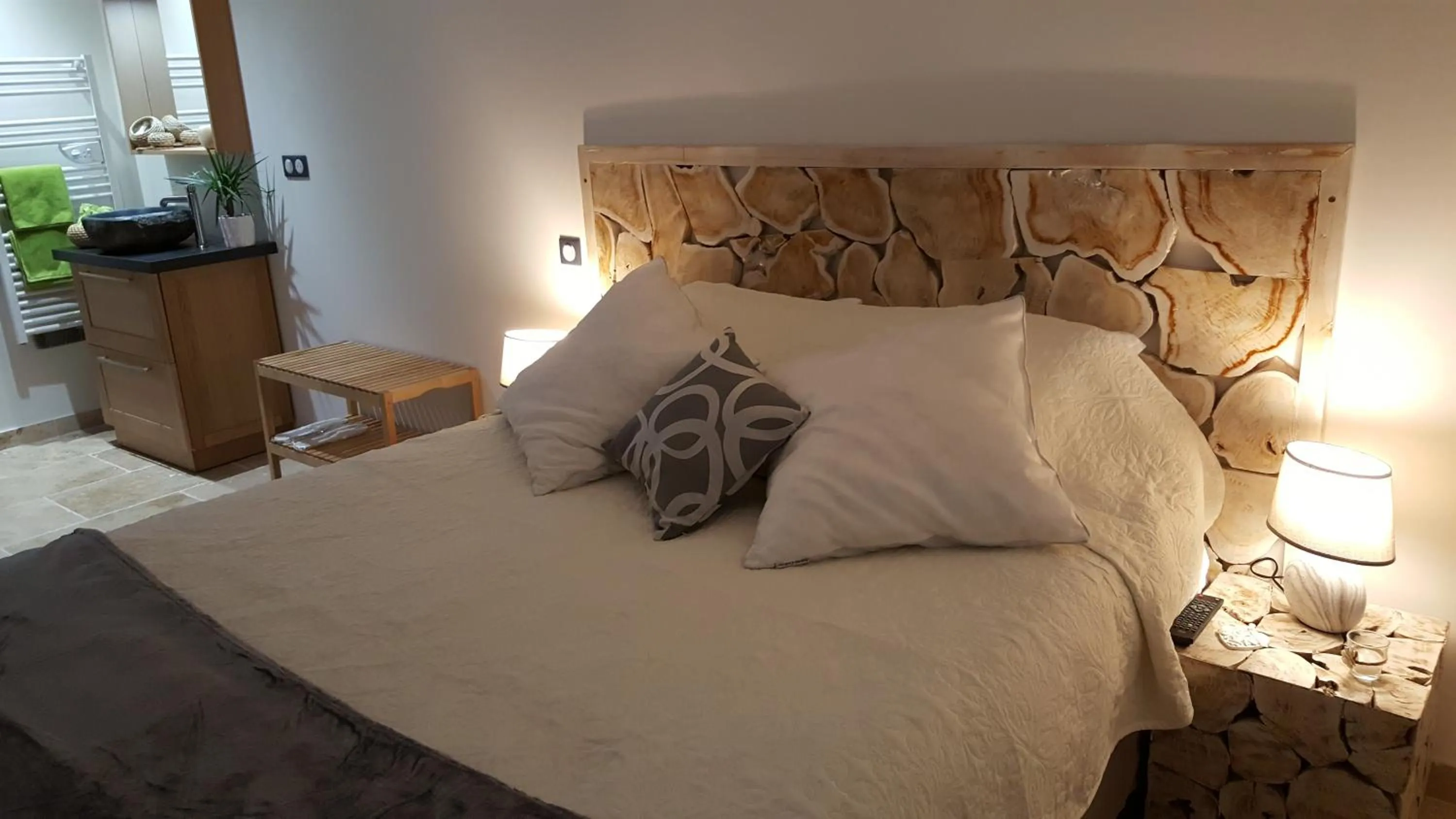 Decorative detail in Au Charme de Pépiole