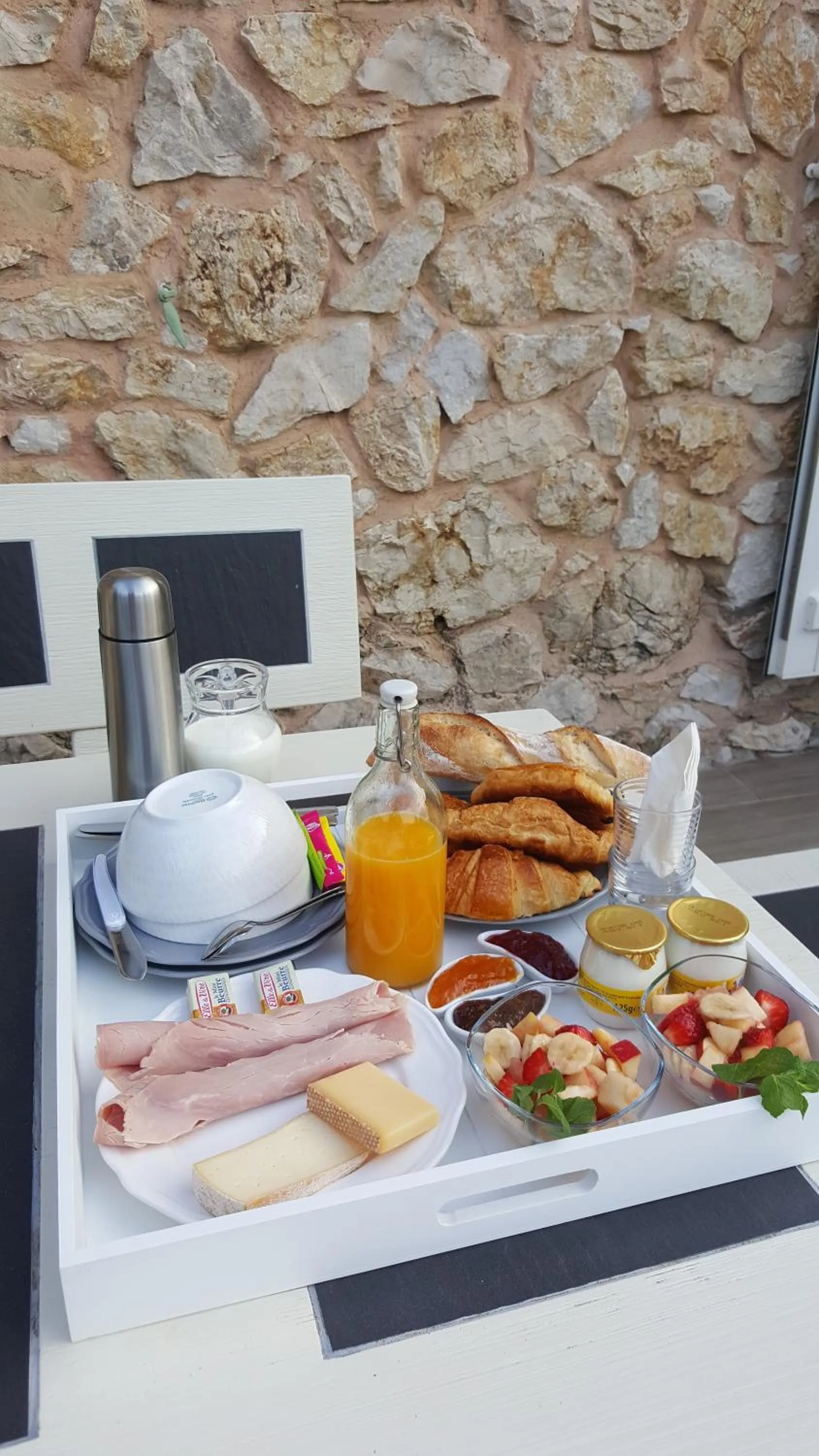 Continental breakfast in Au Charme de Pépiole