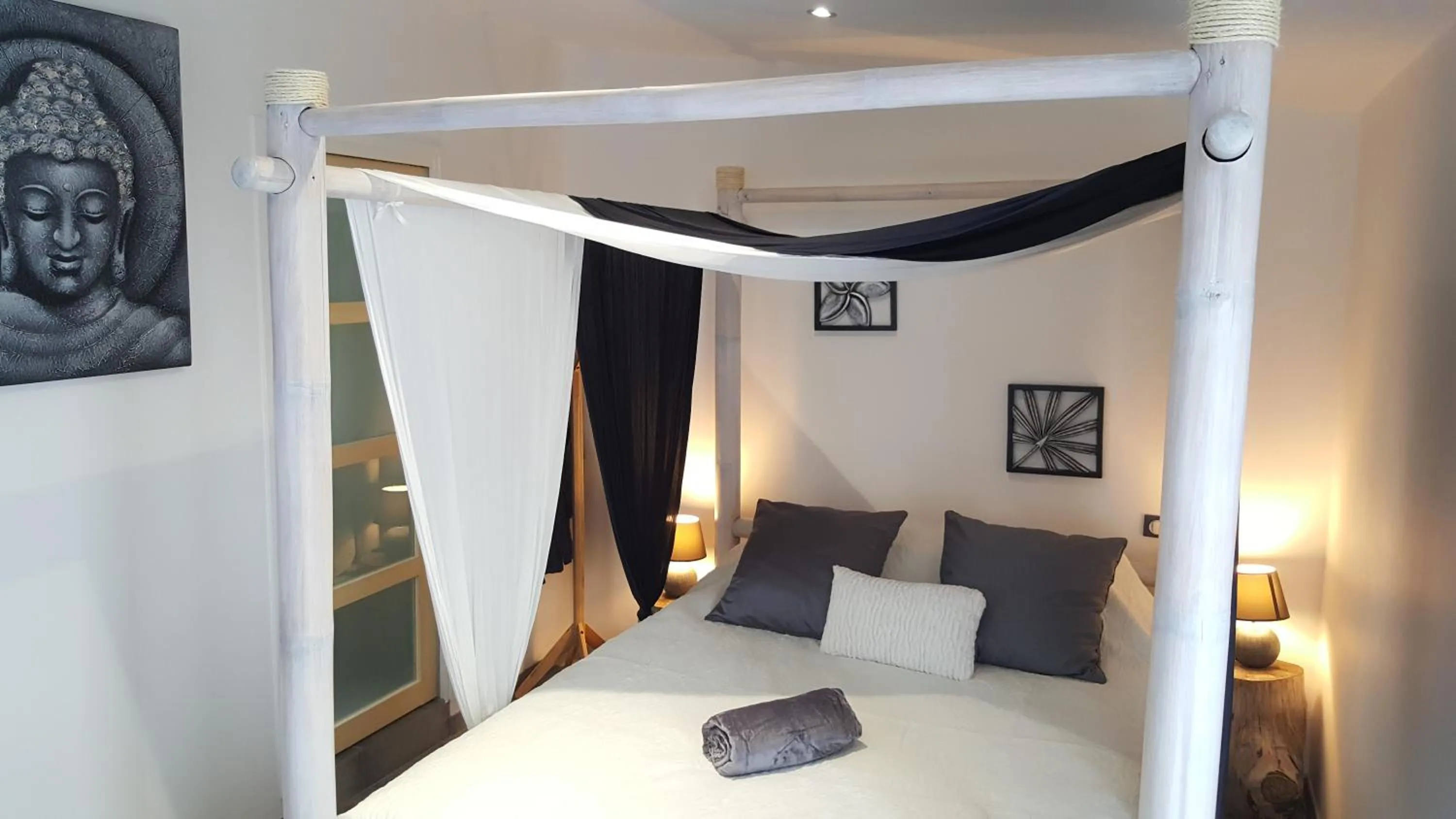 Bed in Au Charme de Pépiole