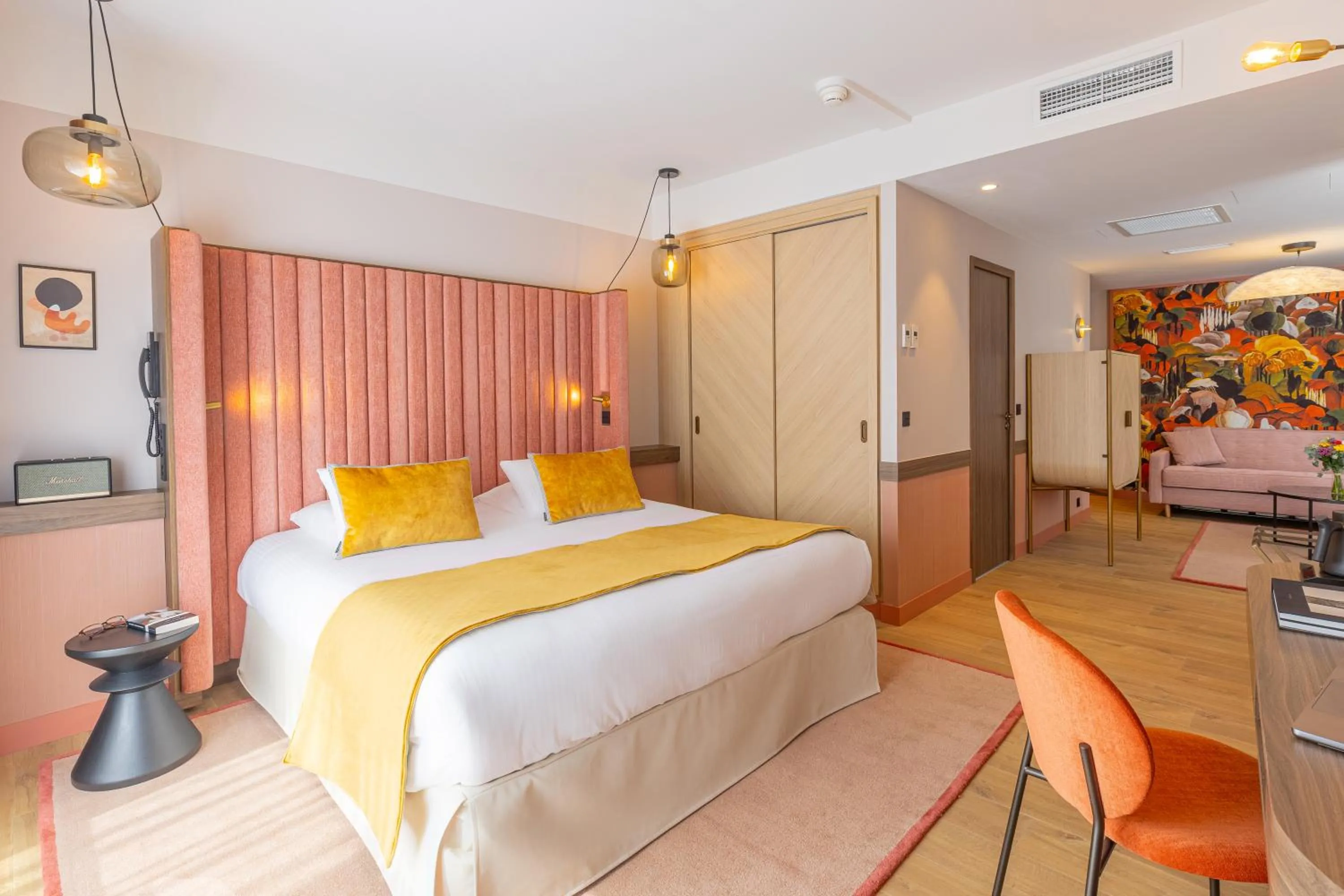 Bedroom, Bed in Golden Tulip Aix les Bains - Hotel & Spa