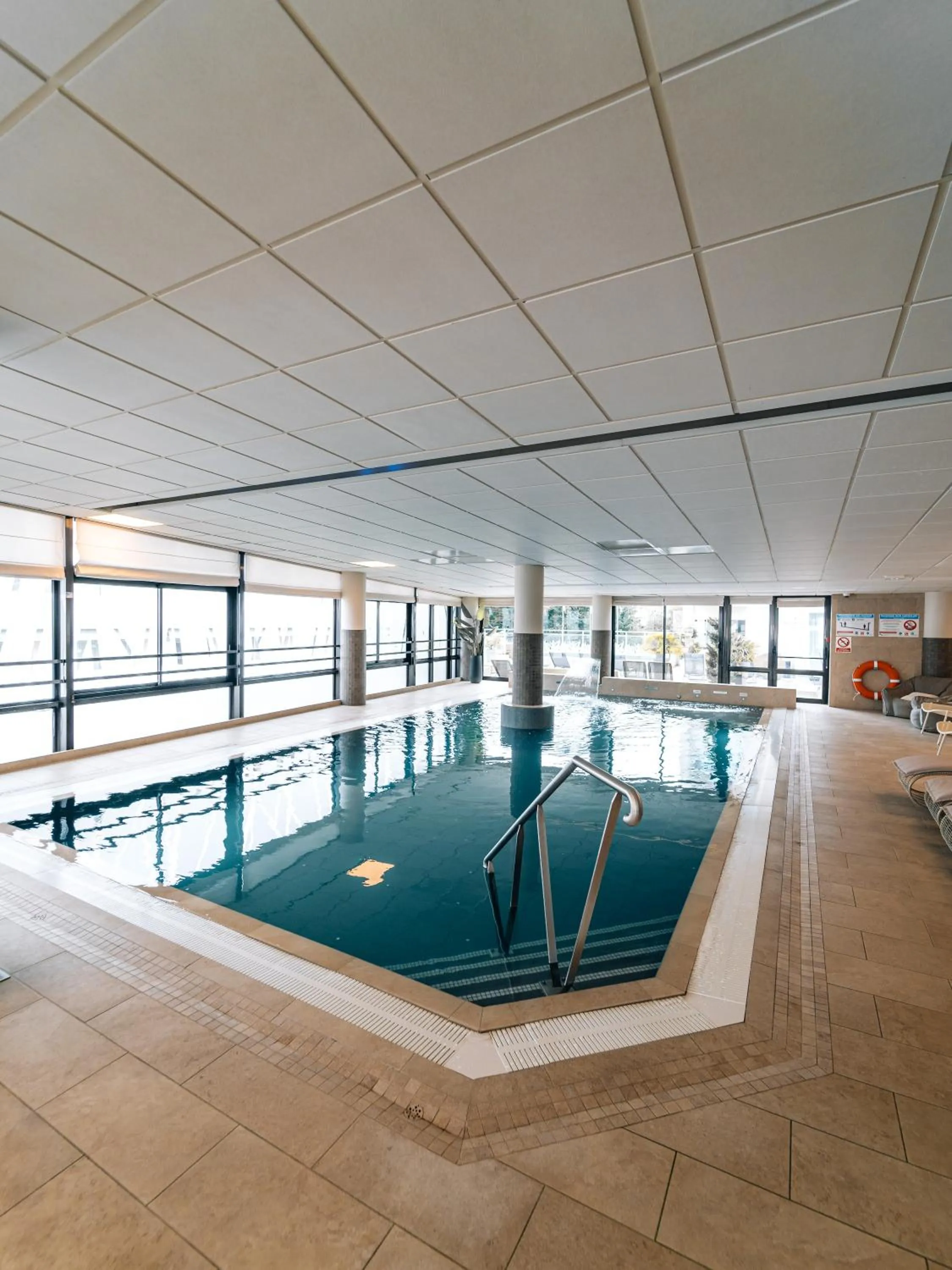 Swimming pool in Golden Tulip Aix les Bains - Hotel & Spa