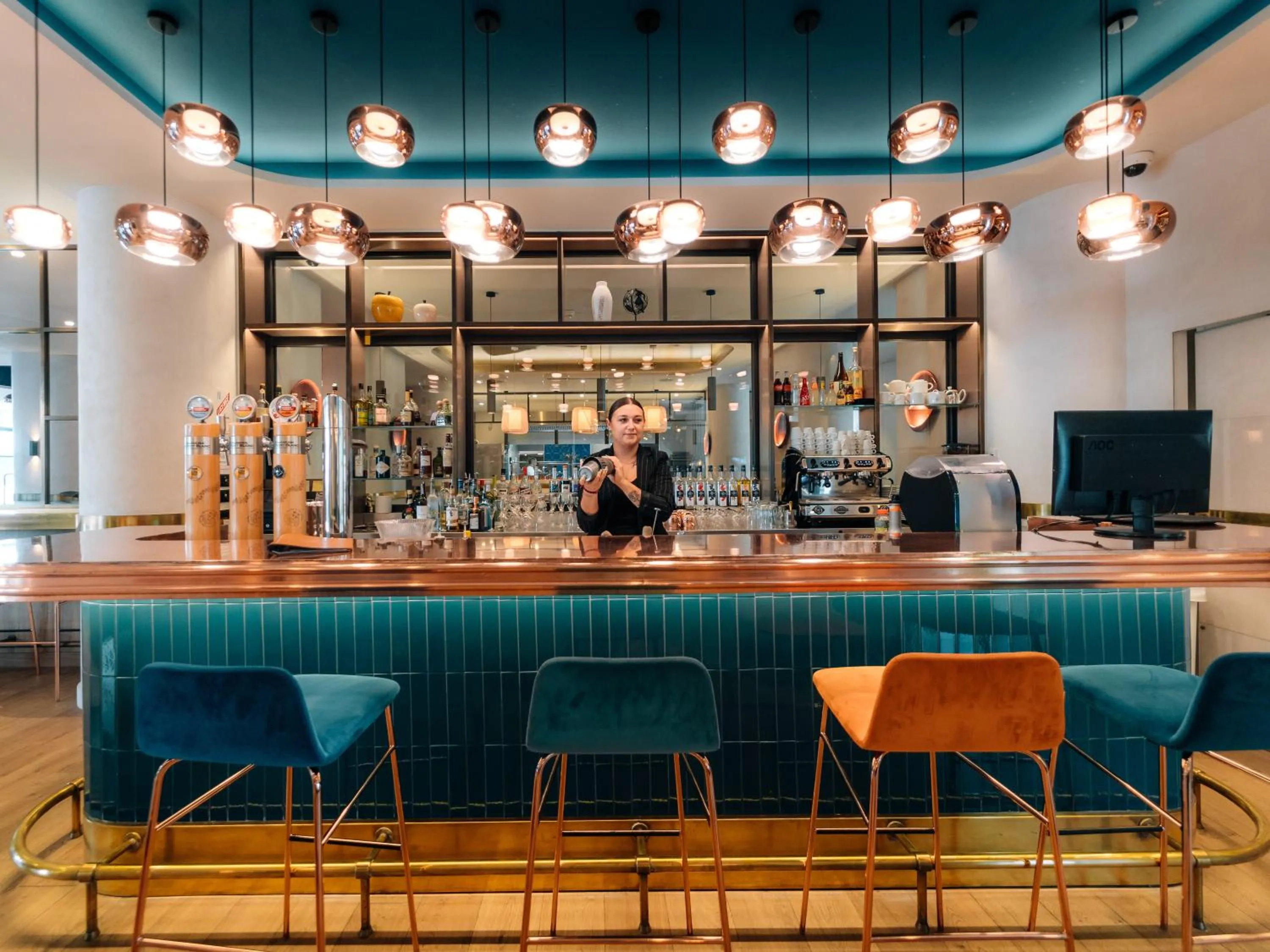 Lounge or bar in Golden Tulip Aix les Bains - Hotel & Spa