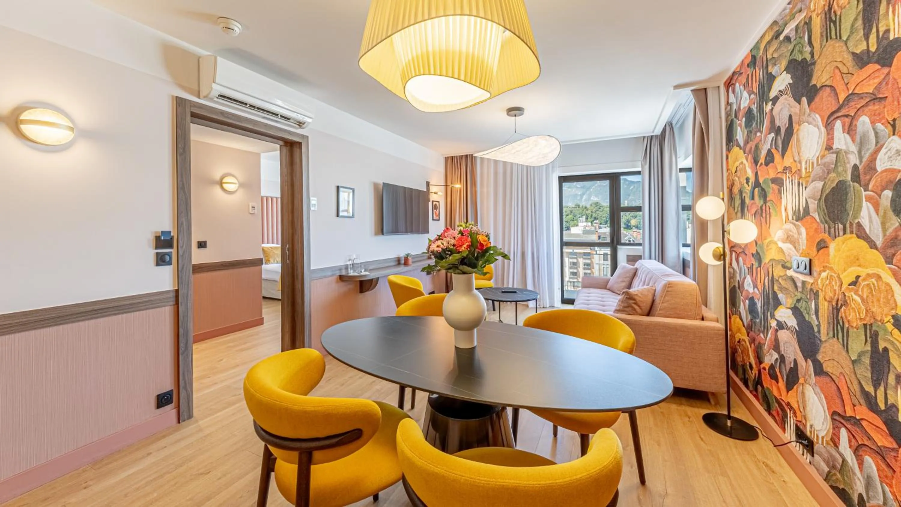 TV and multimedia in Golden Tulip Aix les Bains - Hotel & Spa