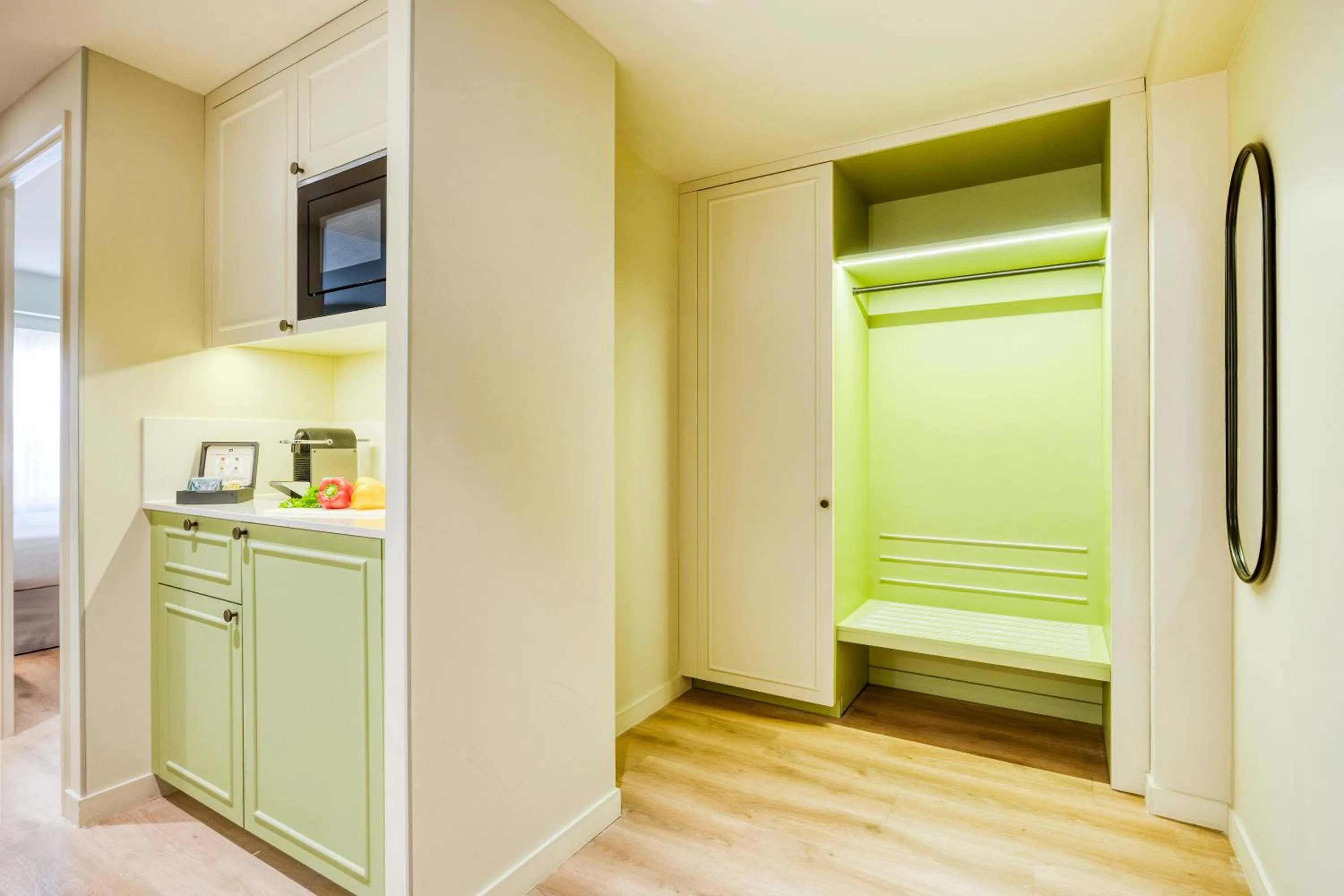 Kitchen or kitchenette, Bed in Citadines Les Halles Paris