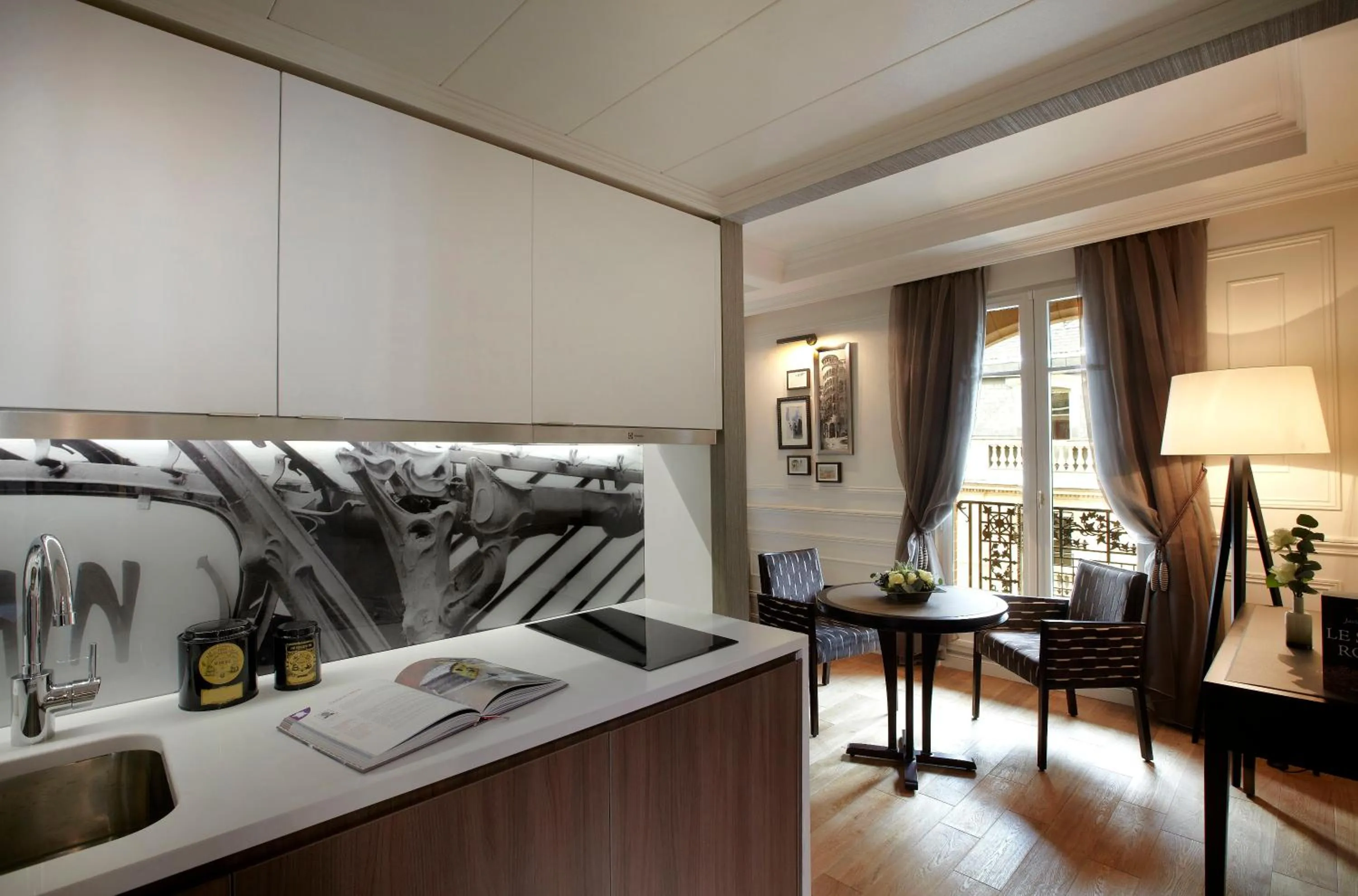 Kitchen or kitchenette in La Clef Louvre Paris by The Crest Collection