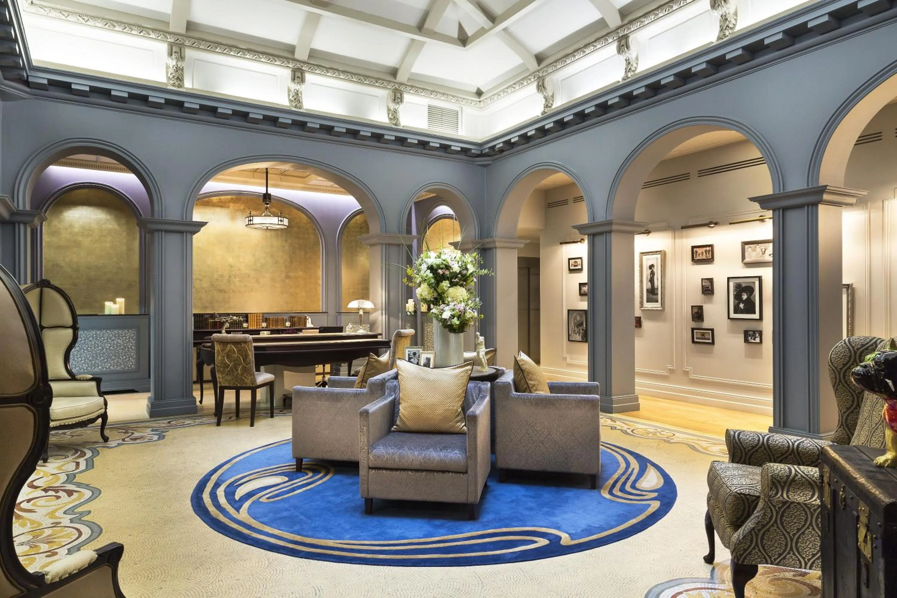 Lounge or bar in La Clef Louvre Paris by The Crest Collection