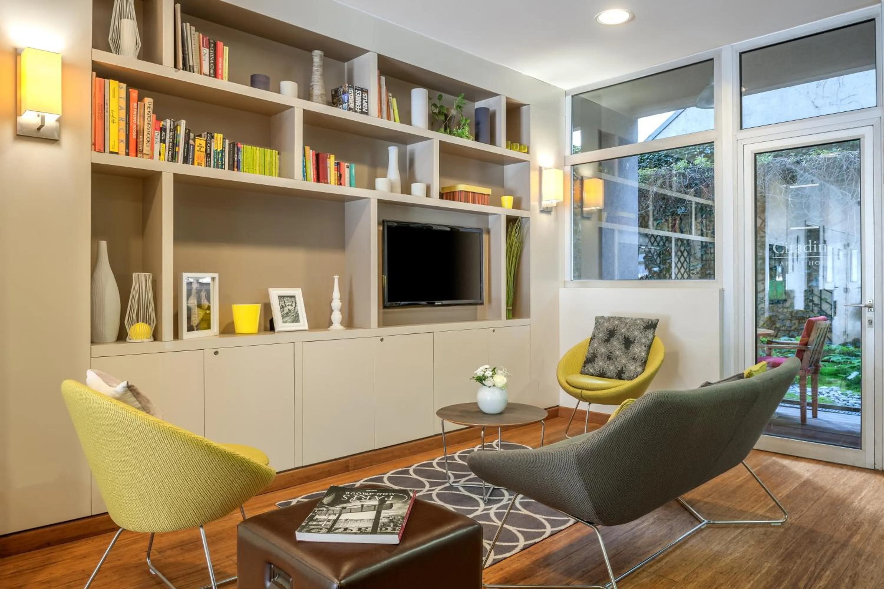 Library in Citadines Montparnasse Paris