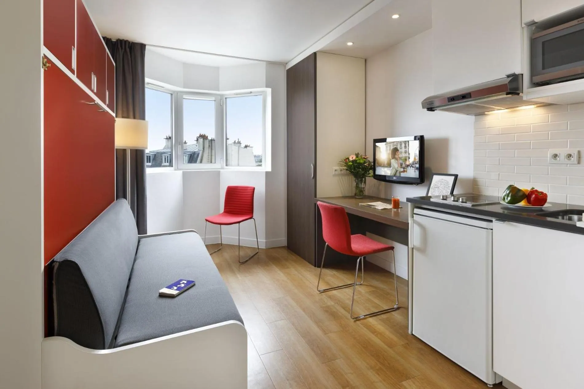 TV and multimedia in Citadines Montparnasse Paris