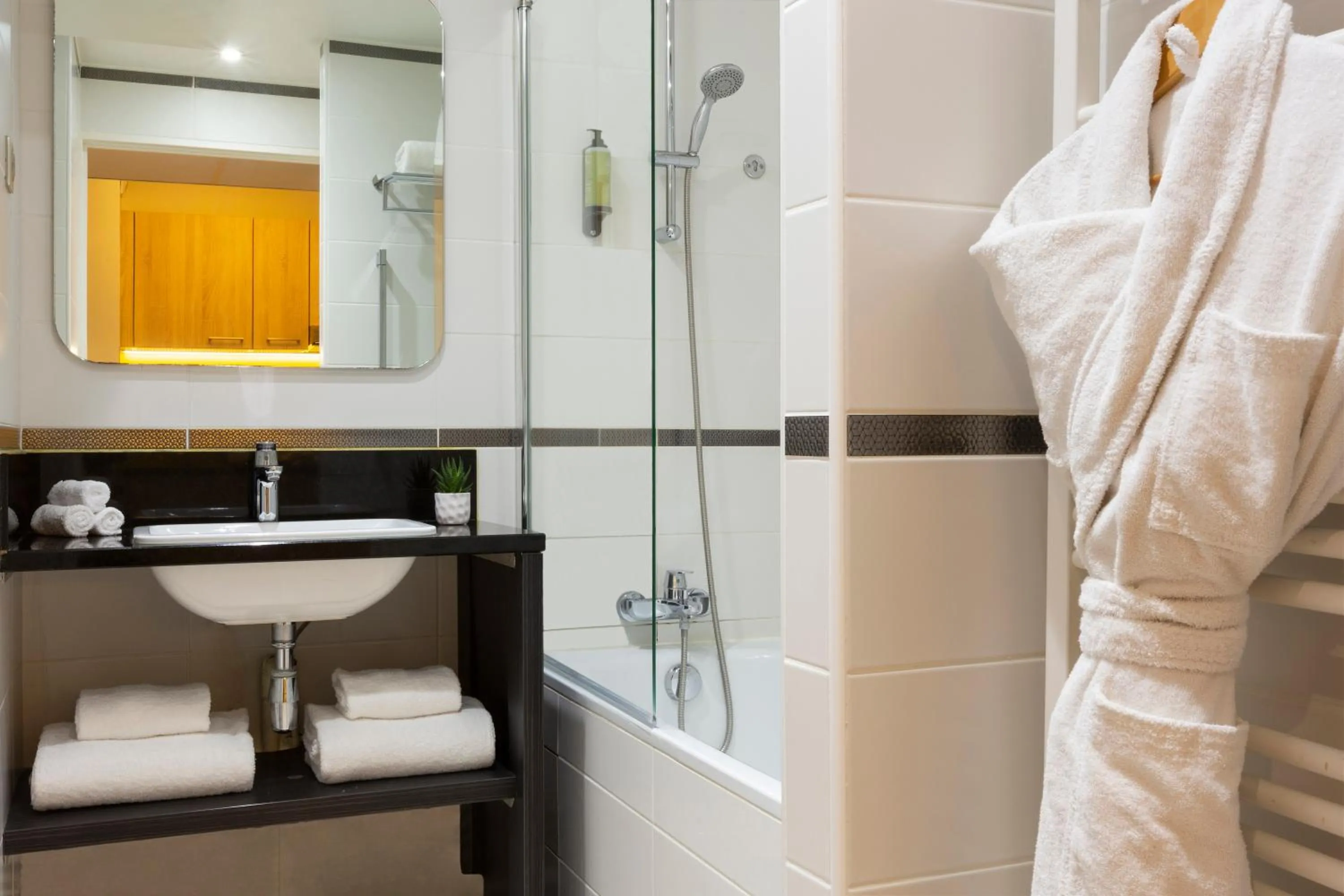 Bathroom in Citadines Tour Eiffel Paris