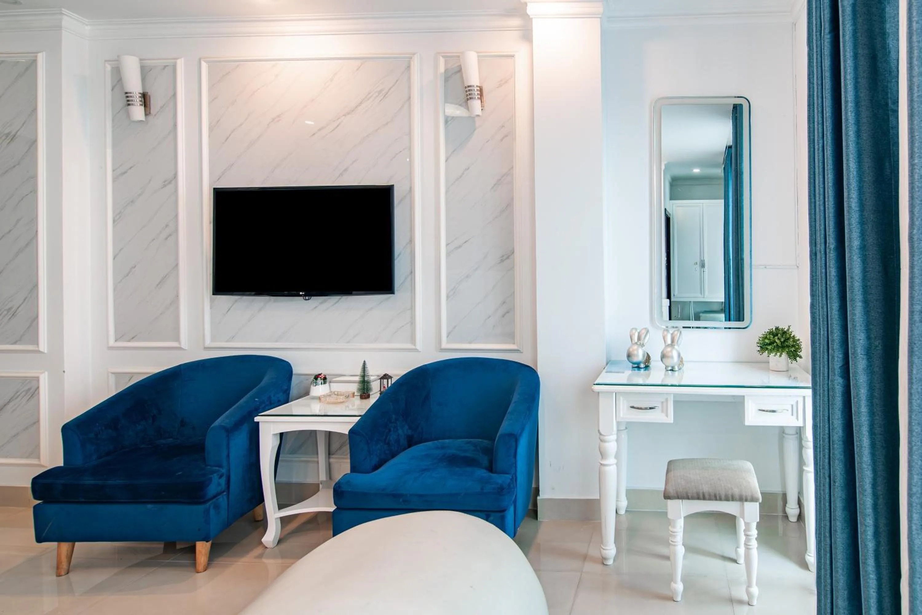 Seating area in Venice Hotel