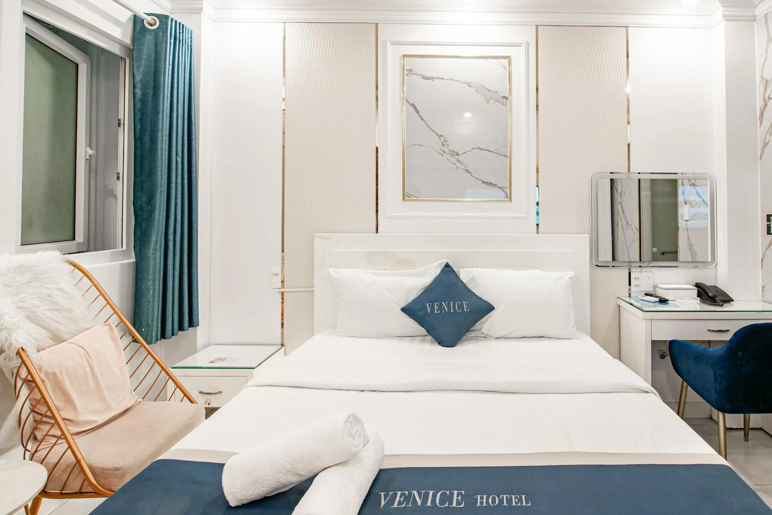 Bedroom, Bed in Venice Hotel