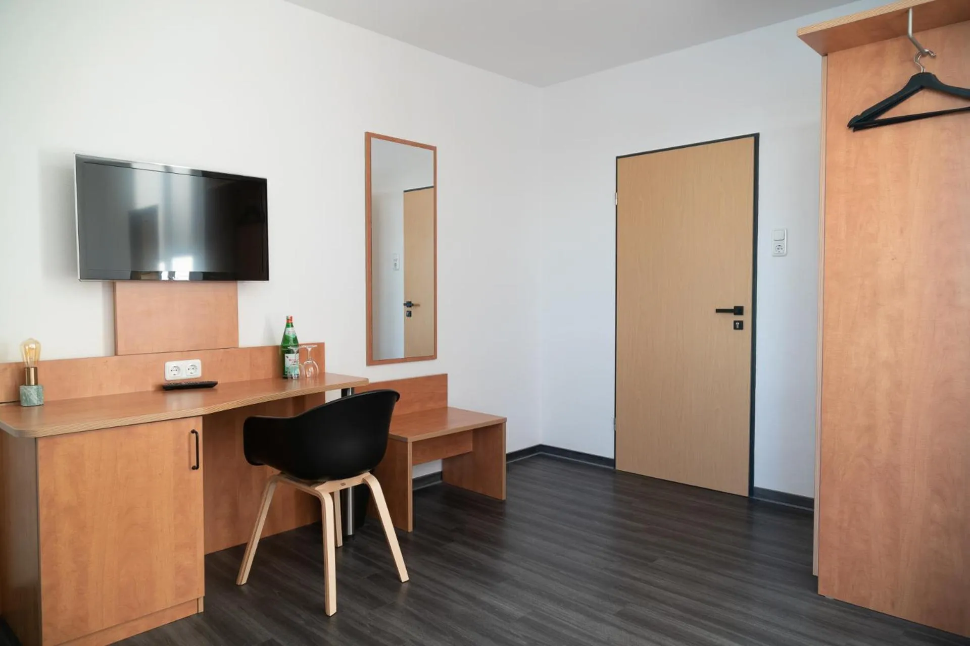 TV and multimedia in Hotel Rheinpromenade8