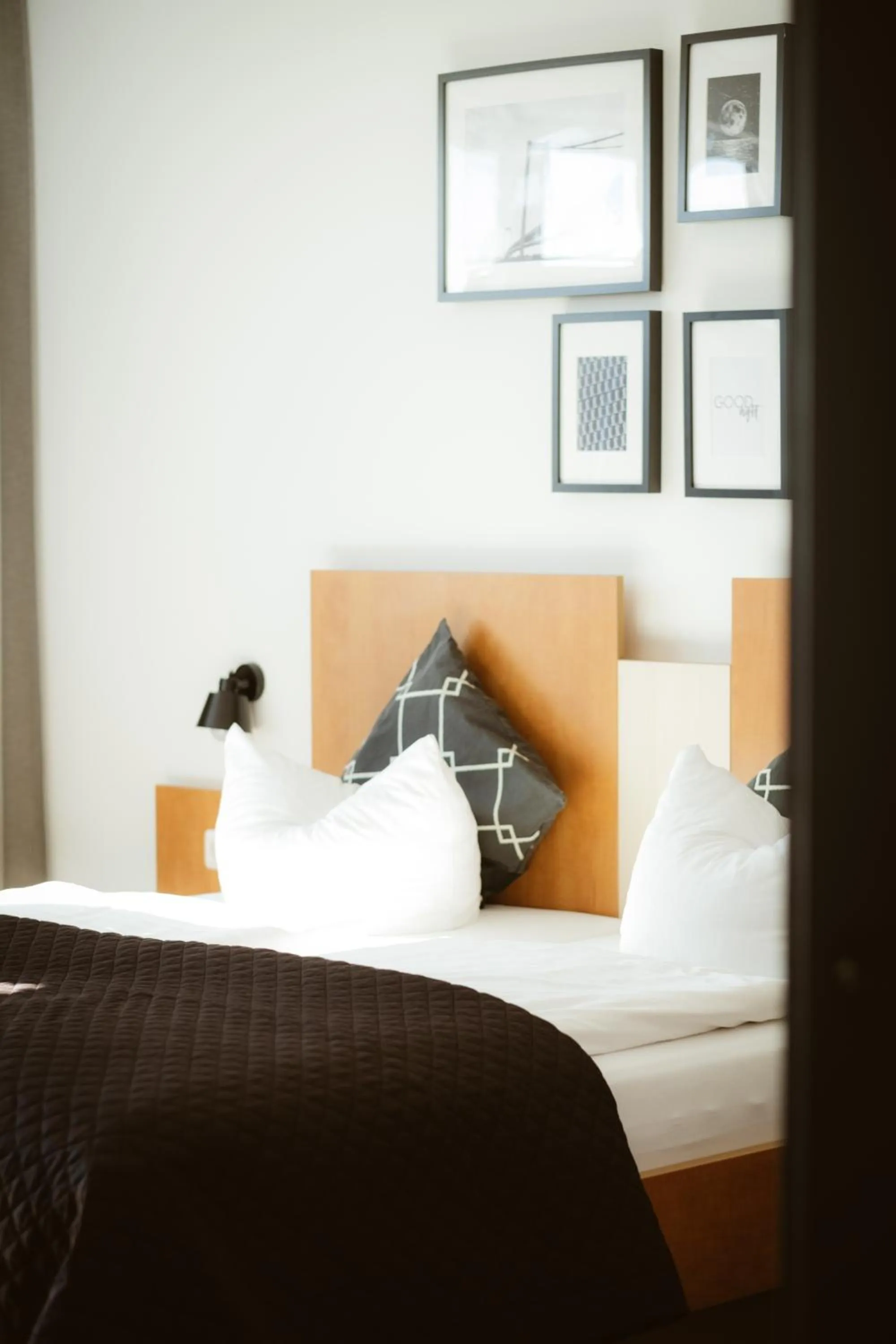 Bed in Hotel Rheinpromenade8