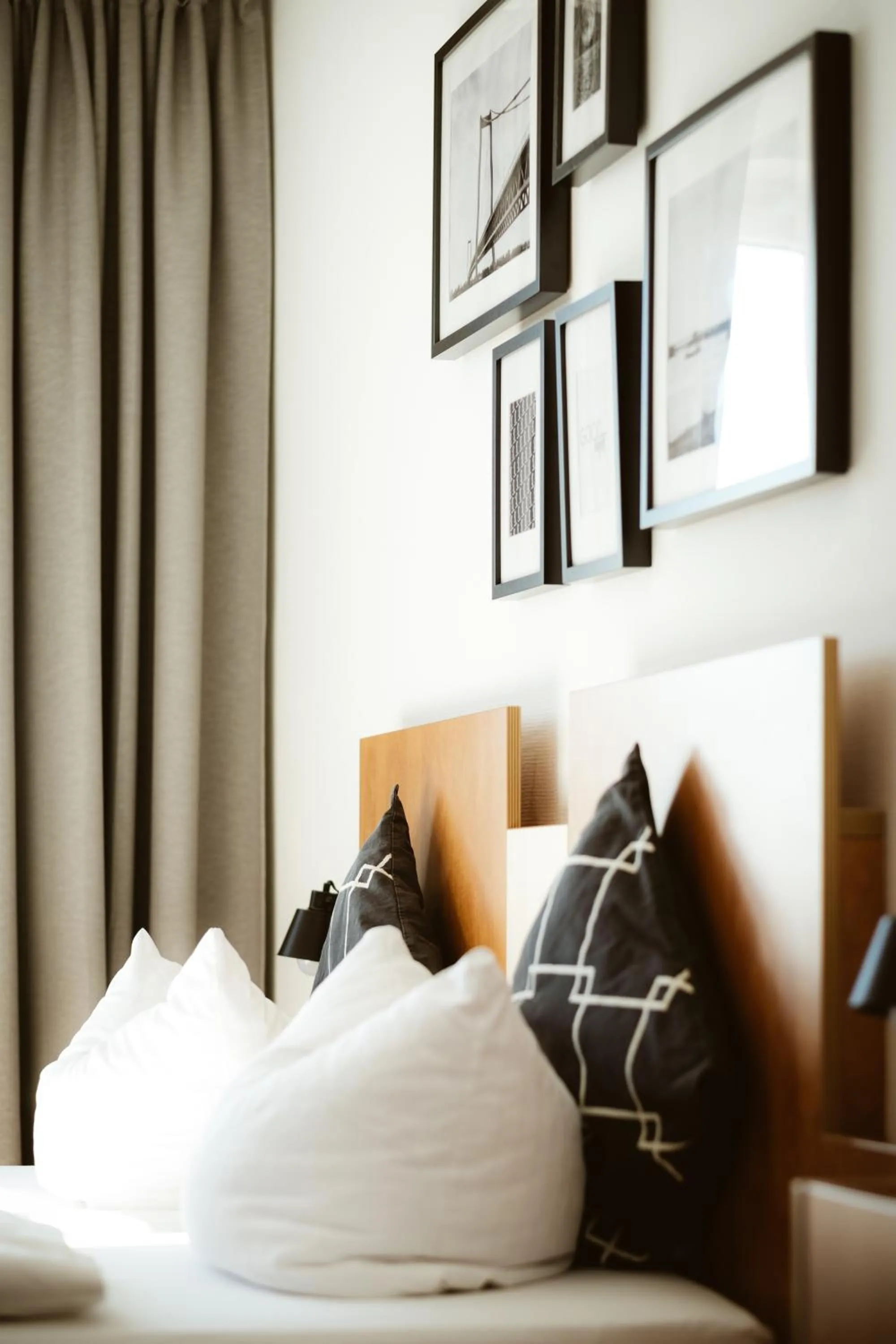 Bed in Hotel Rheinpromenade8