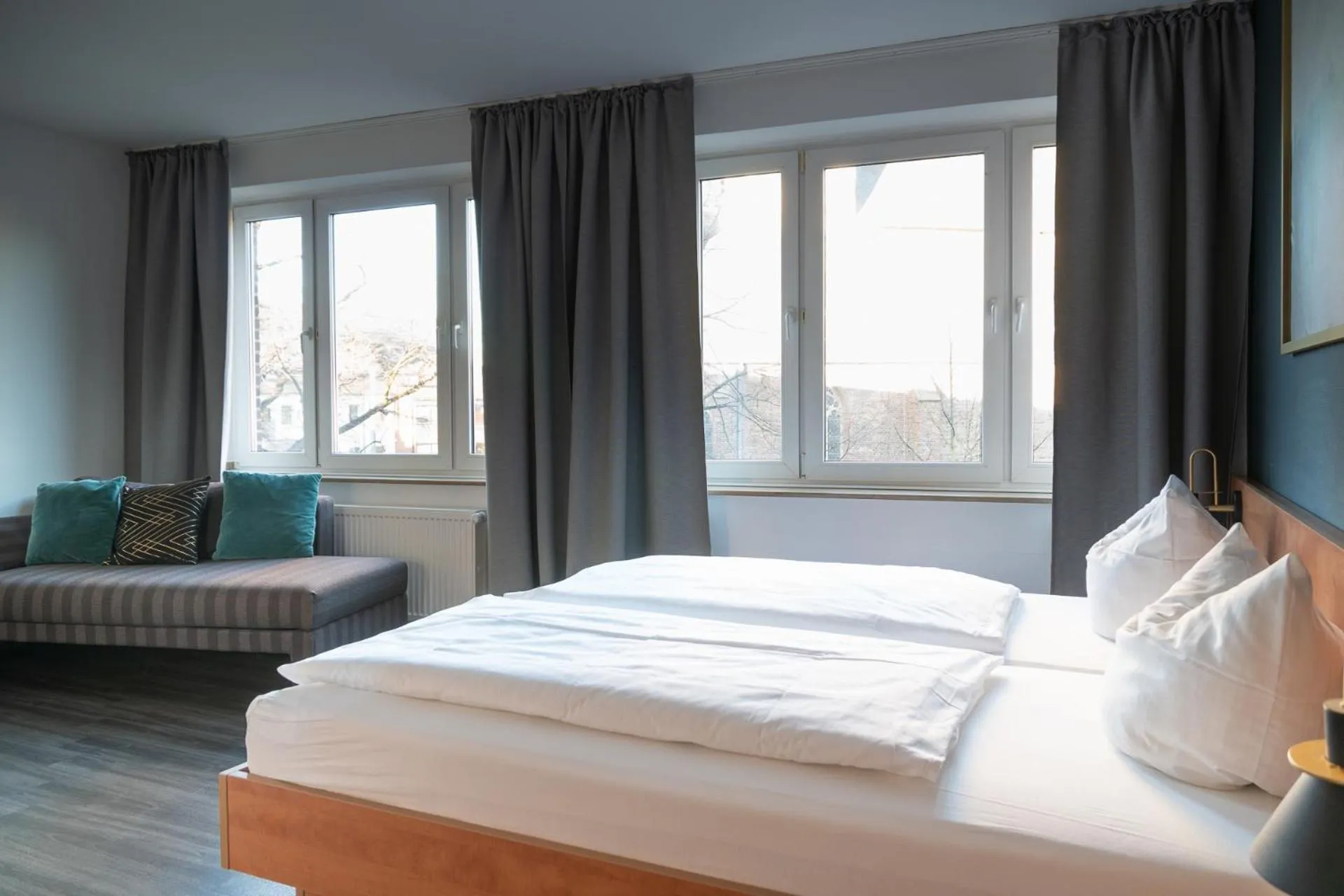 Bed in Hotel Rheinpromenade8