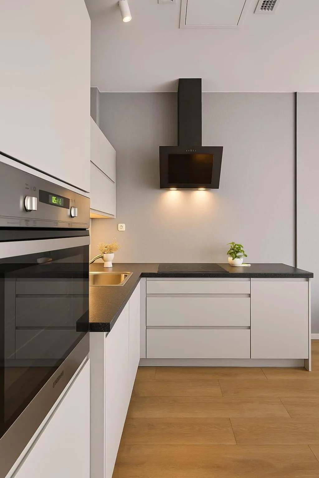 Kitchen or kitchenette in Wielopole17 Max Apartment with AC