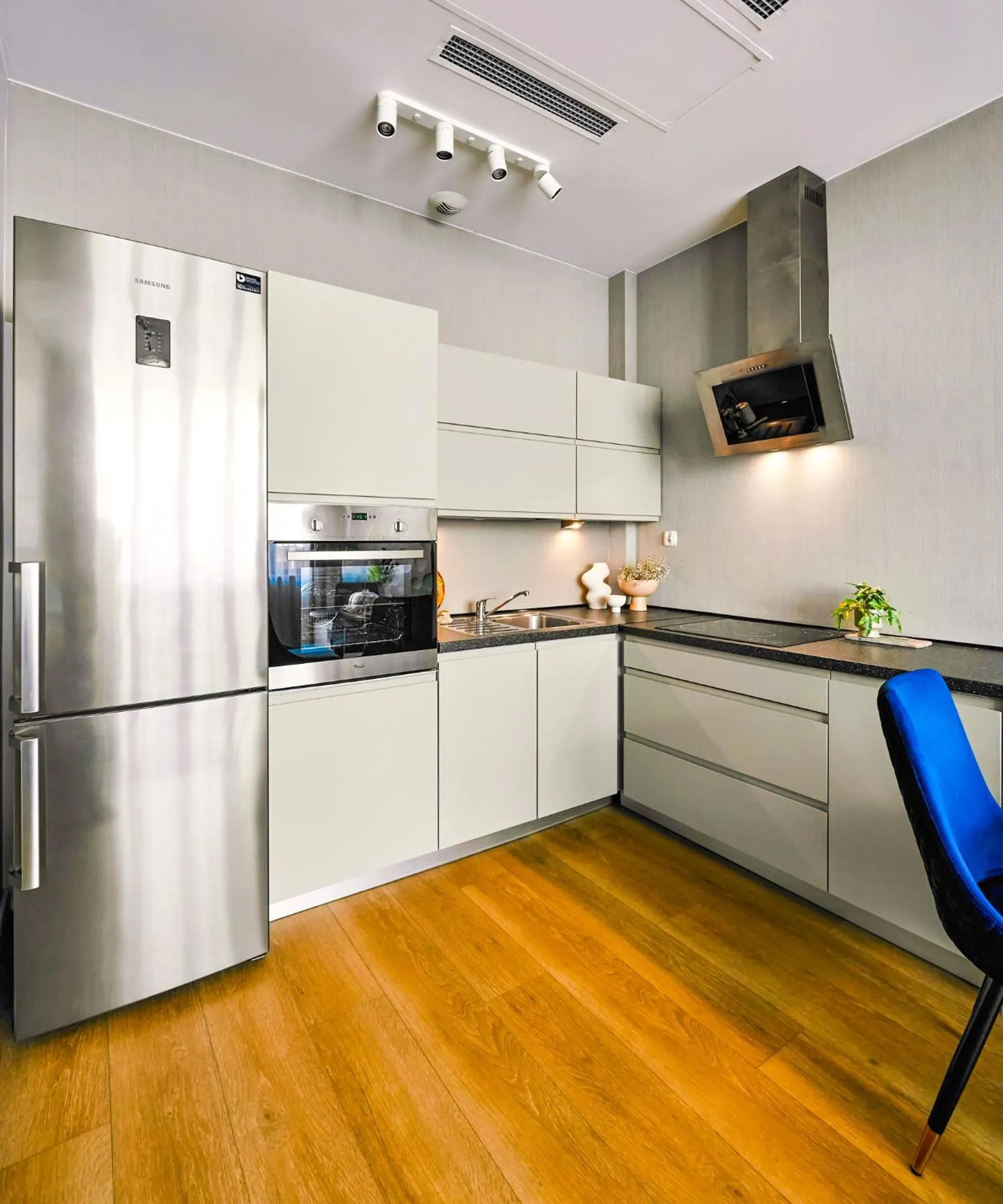 Kitchen or kitchenette in Wielopole17 Max Apartment with AC