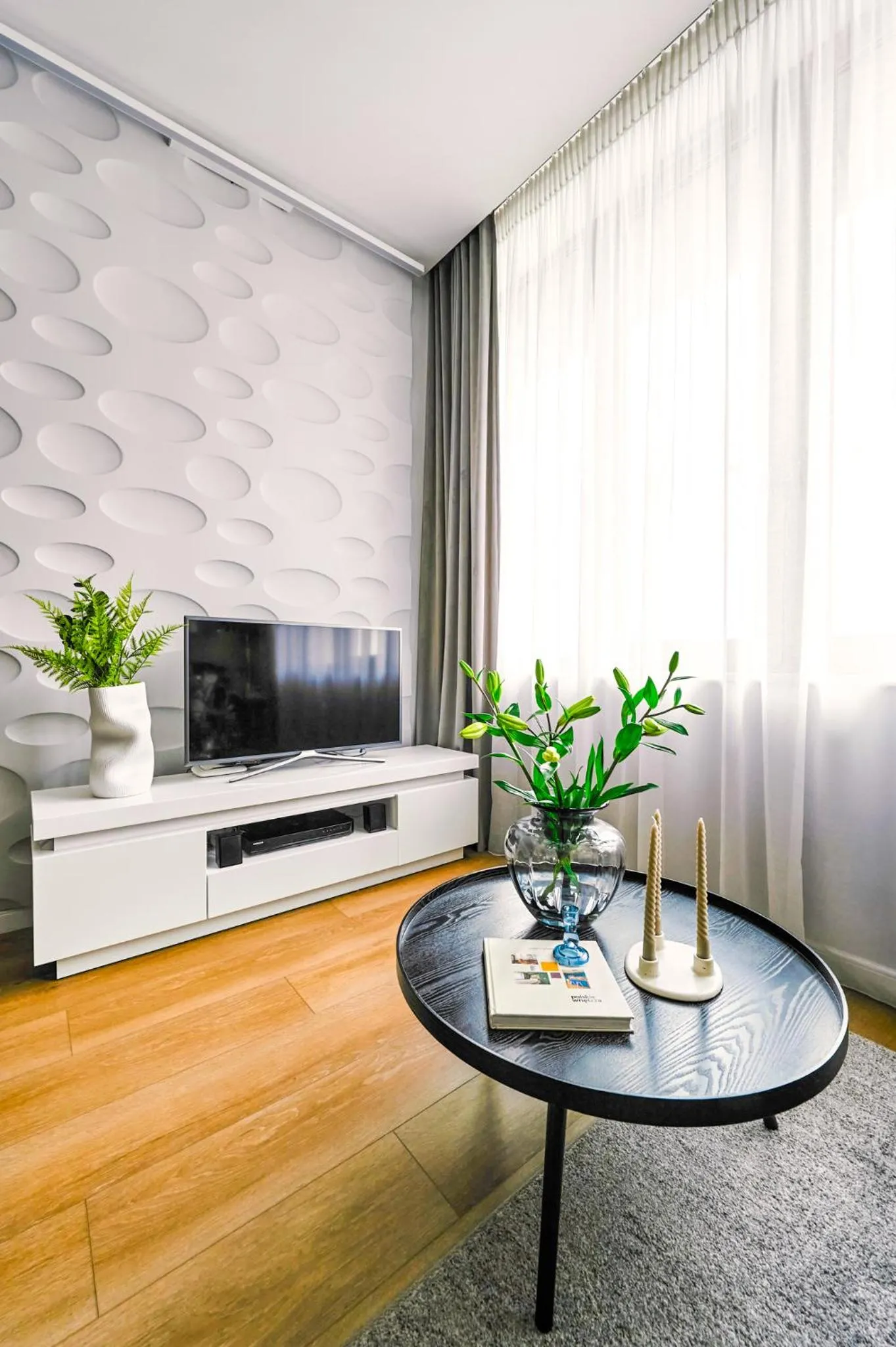 TV and multimedia in Wielopole17 Max Apartment with AC