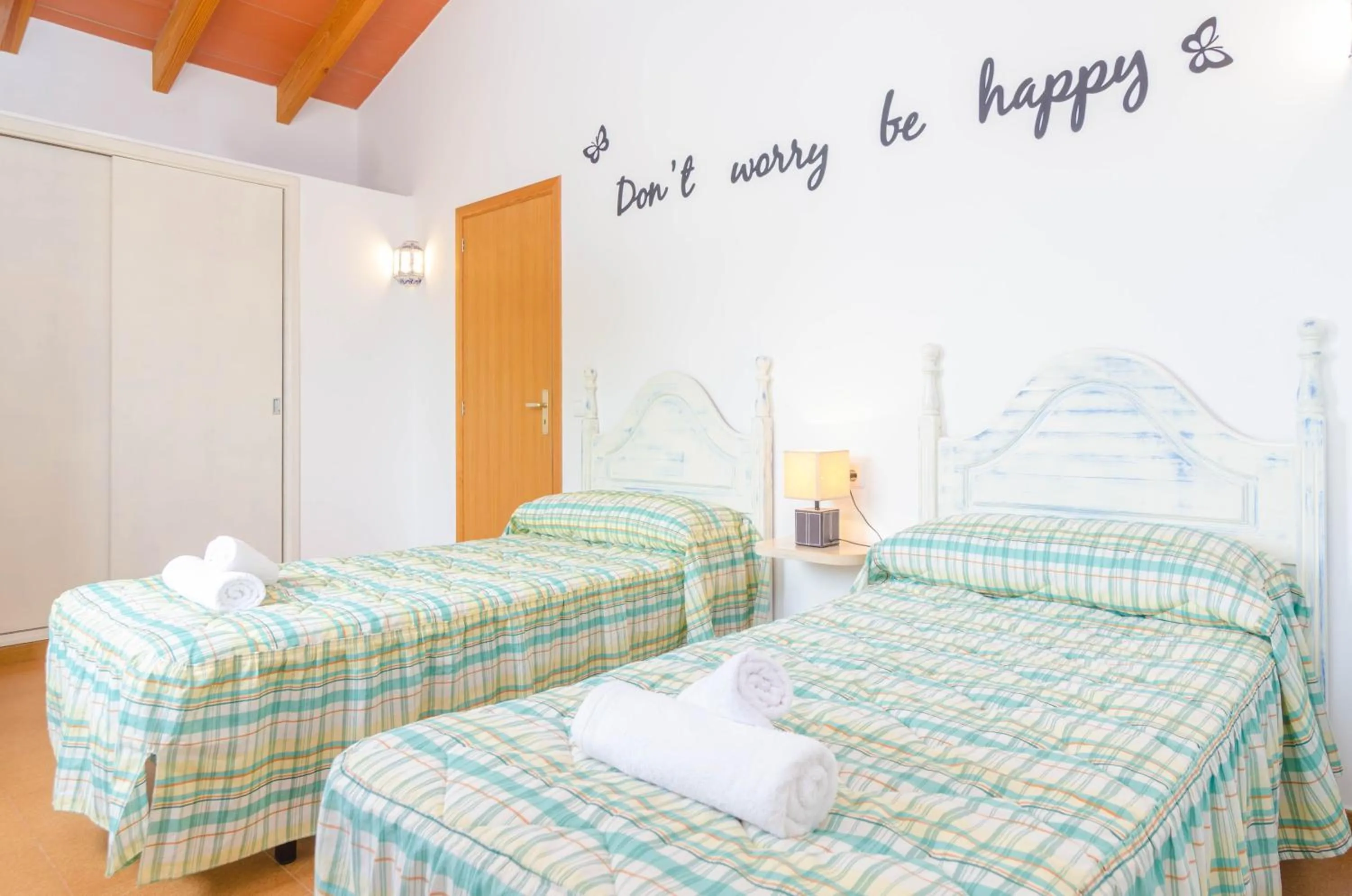 Bedroom, Bed in Cas General