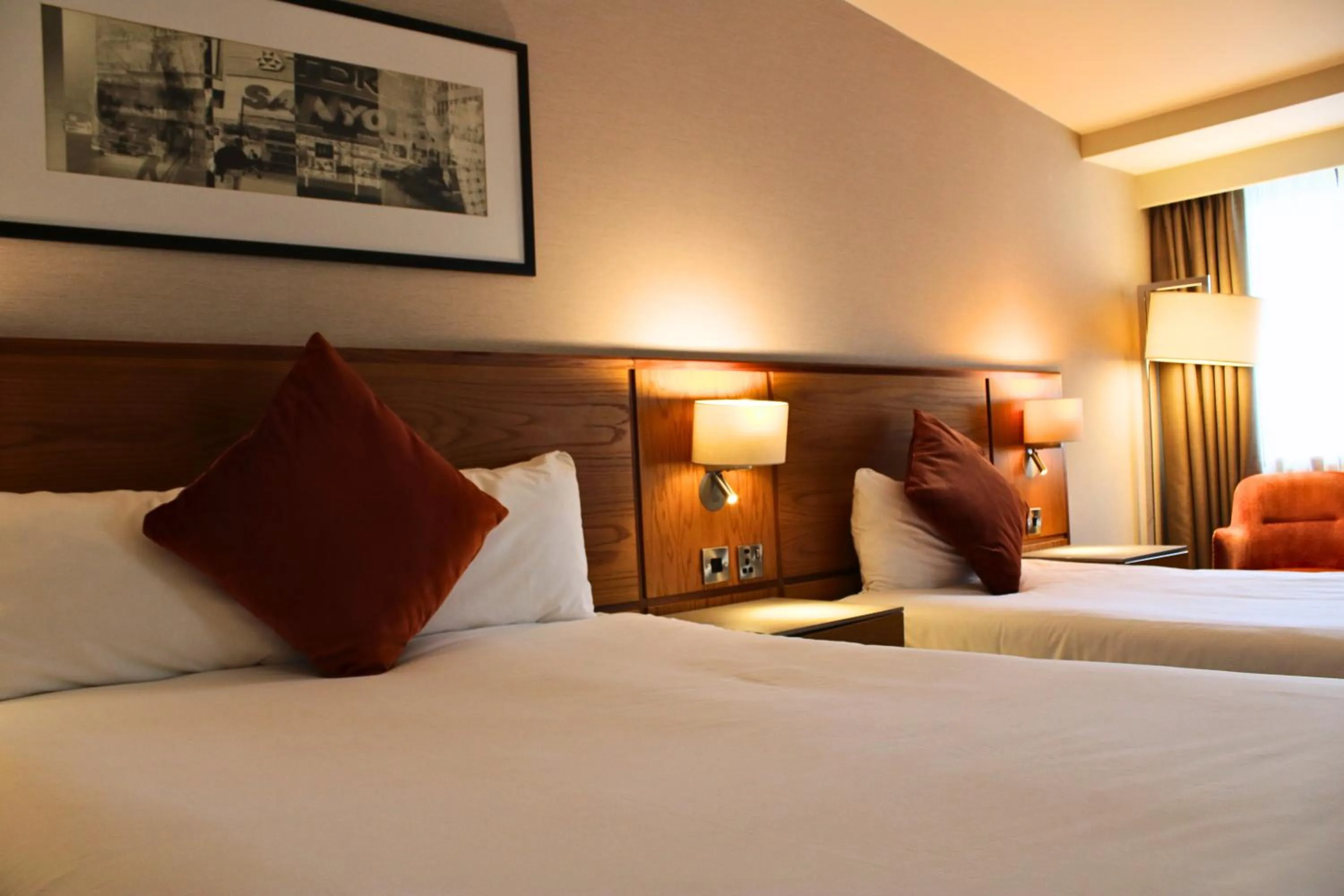 Bedroom, Bed in The Crown London, WorldHotels Distinctive