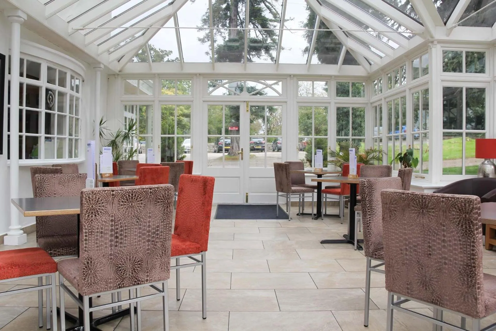 Restaurant/places to eat in Oriel Hotel