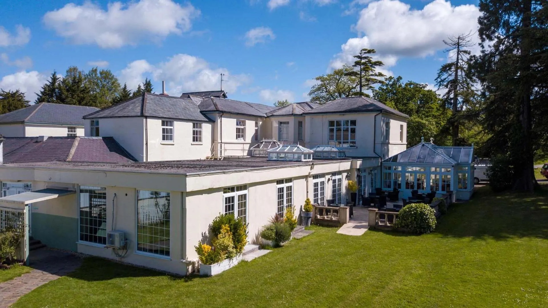 Property building in Oriel Hotel