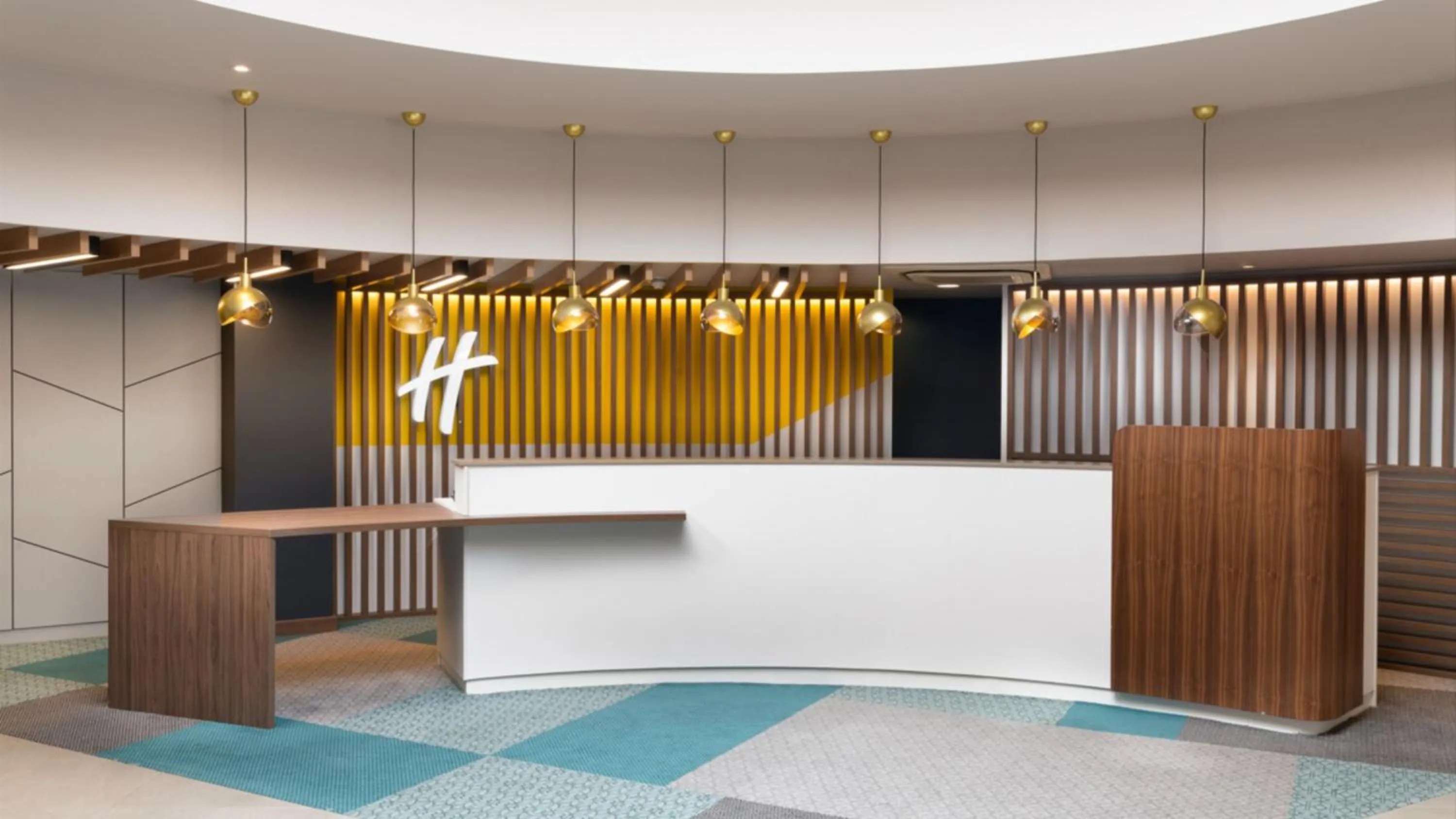 Lobby or reception in Holiday Inn London Gatwick - Worth by IHG