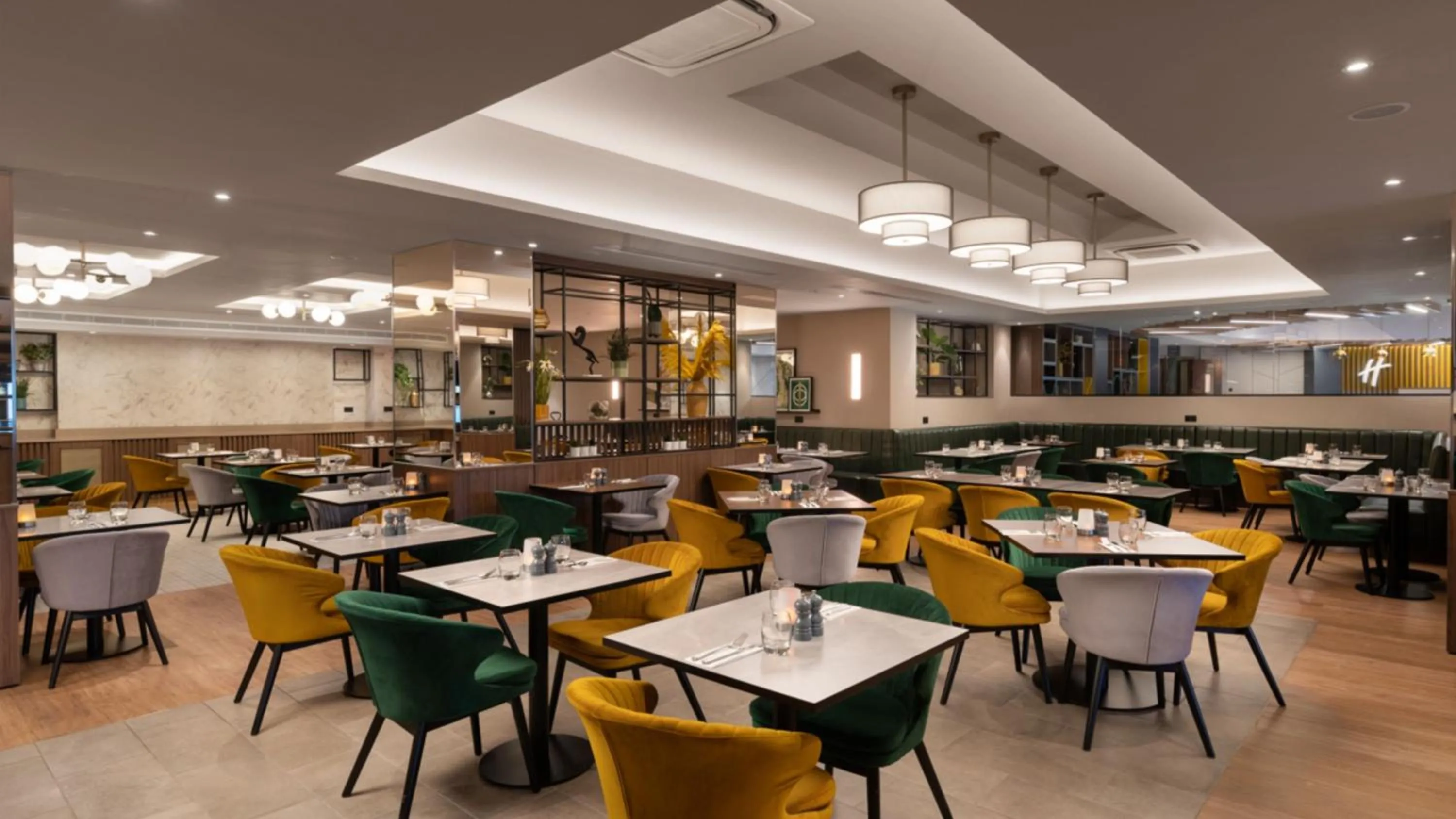 Restaurant/places to eat in Holiday Inn London Gatwick - Worth by IHG