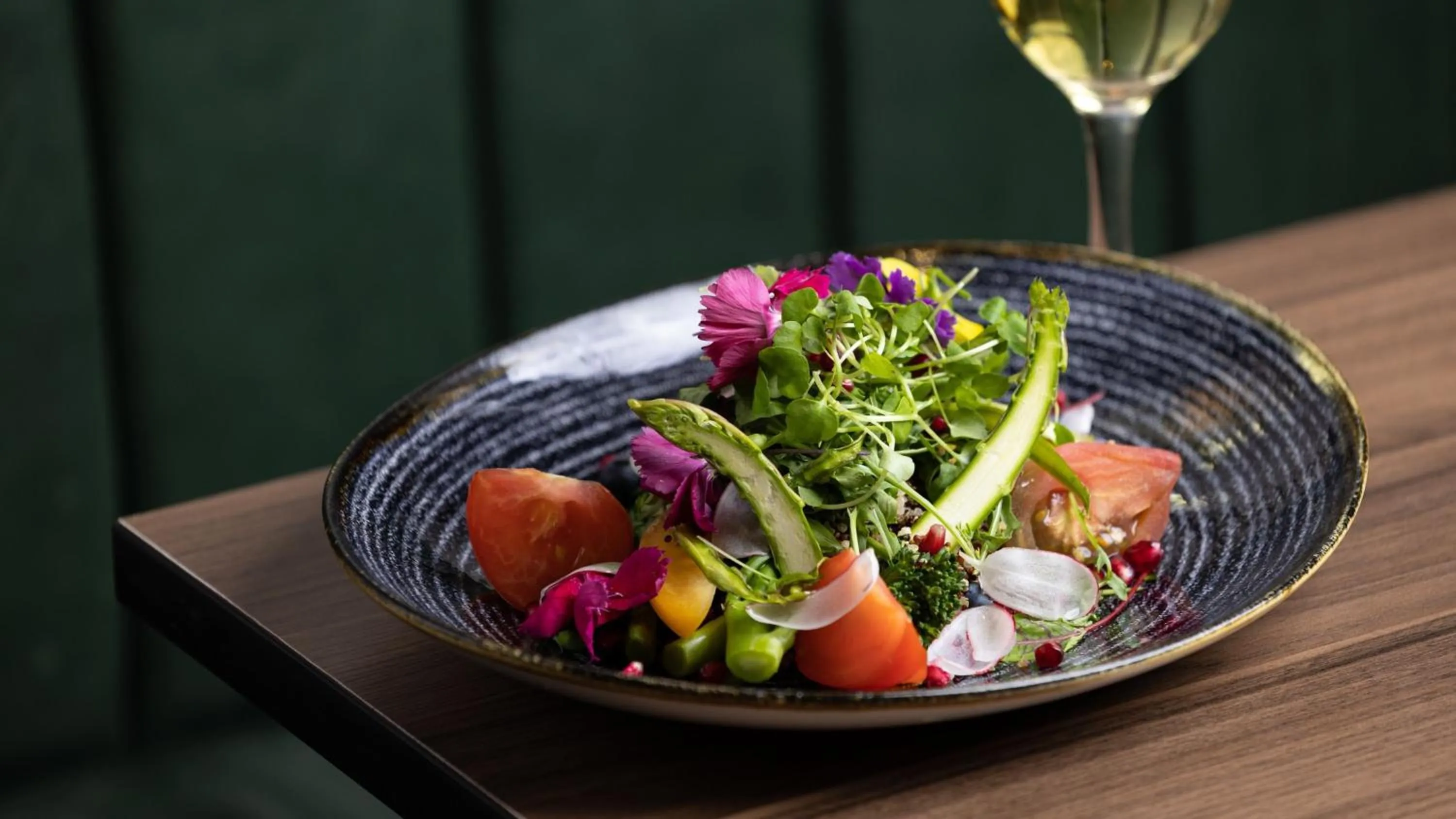 Restaurant/places to eat in Holiday Inn London Gatwick - Worth by IHG