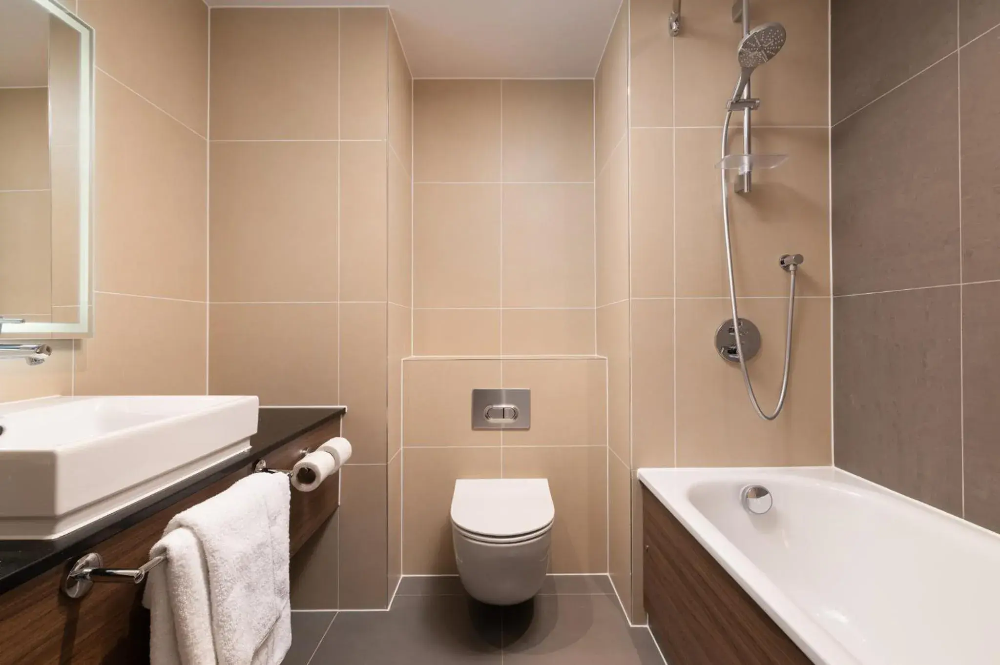 Standard Room with Two Single Beds in Holiday Inn London Gatwick - Worth by IHG Standard Room with Two Single Beds in Holiday Inn London Gatwick - Worth by IHG