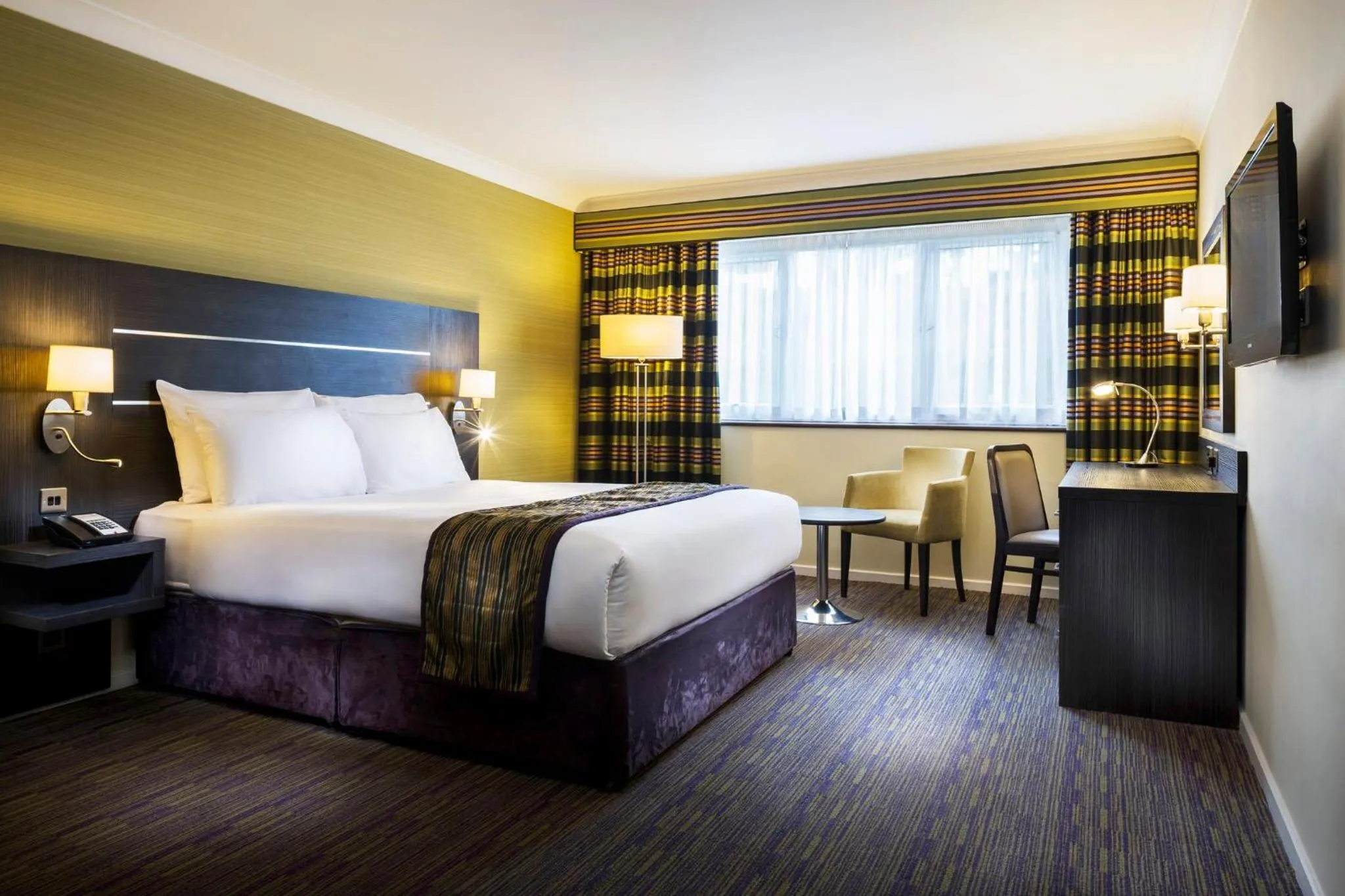 Photo of the whole room, Bed in Holiday Inn London Gatwick - Worth by IHG