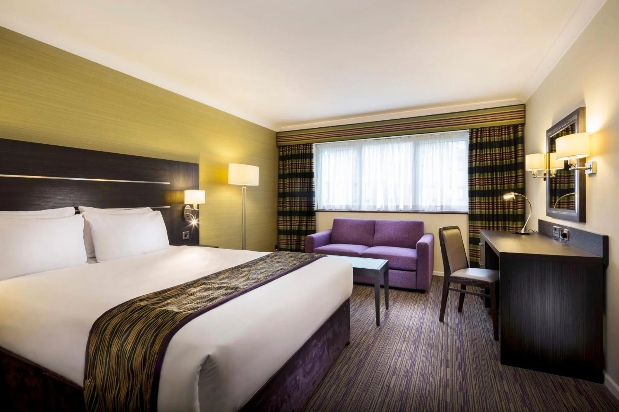 Photo of the whole room, Bed in Holiday Inn London Gatwick - Worth by IHG