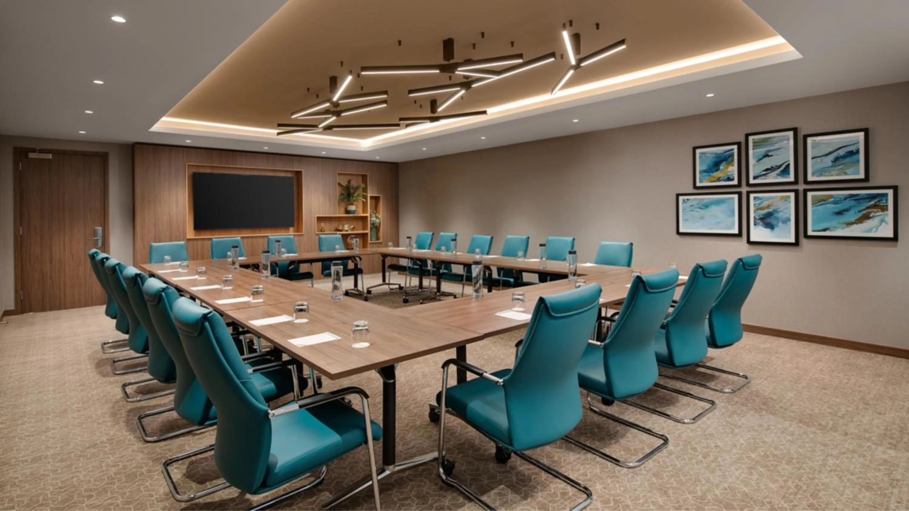 Meeting/conference room in Holiday Inn London Gatwick - Worth by IHG