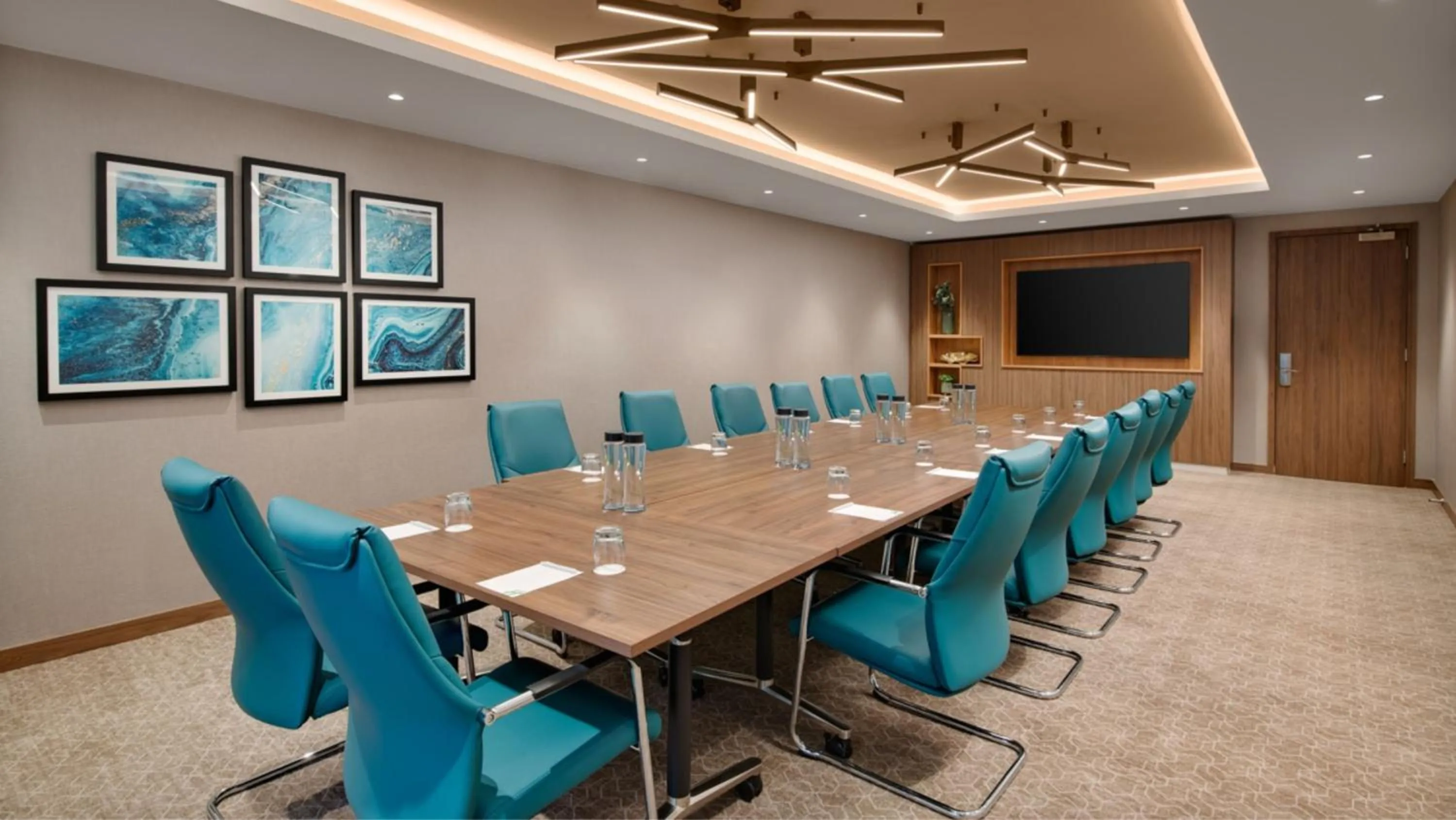 Meeting/conference room in Holiday Inn London Gatwick - Worth by IHG