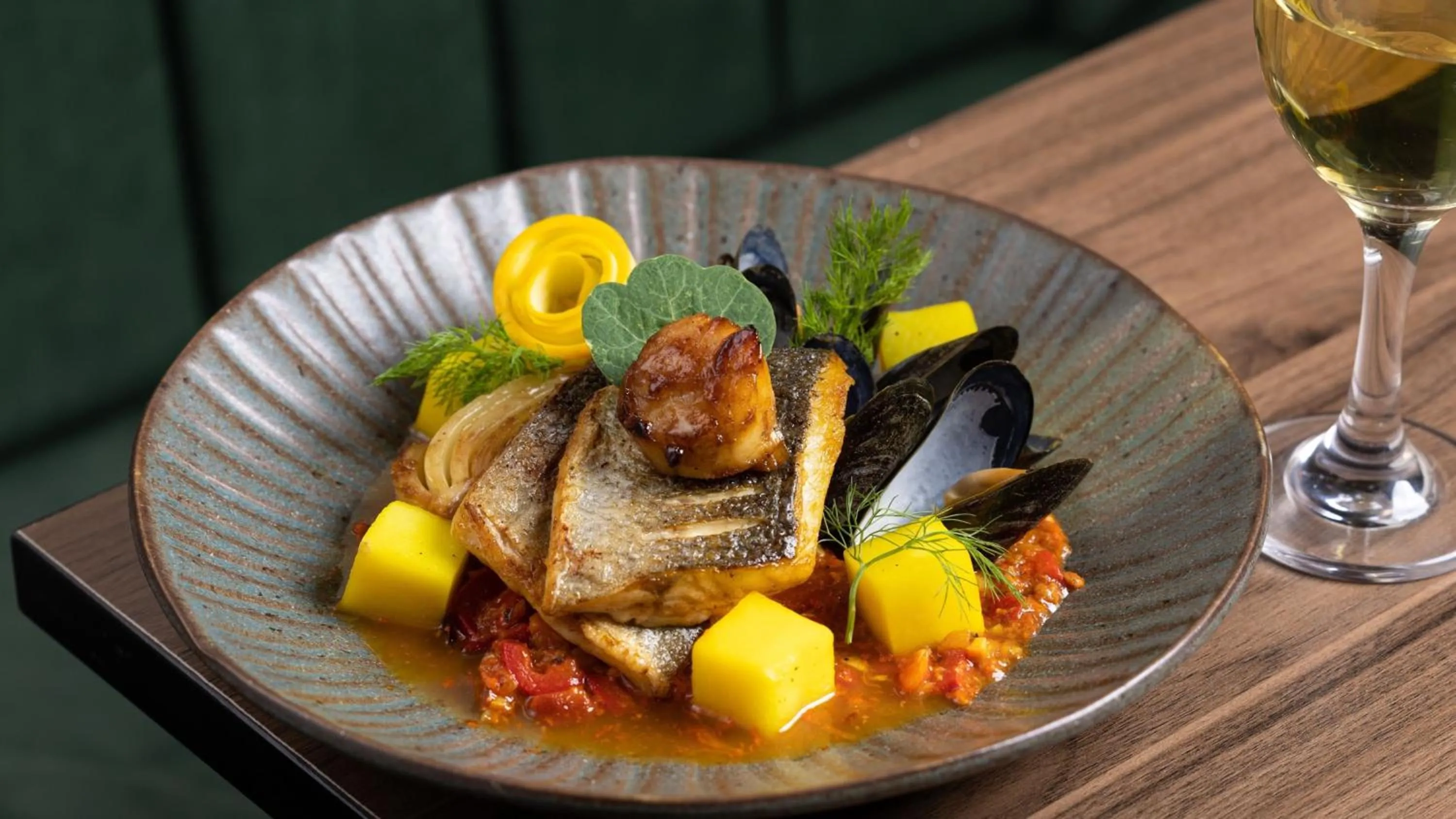 Restaurant/places to eat in Holiday Inn London Gatwick - Worth by IHG