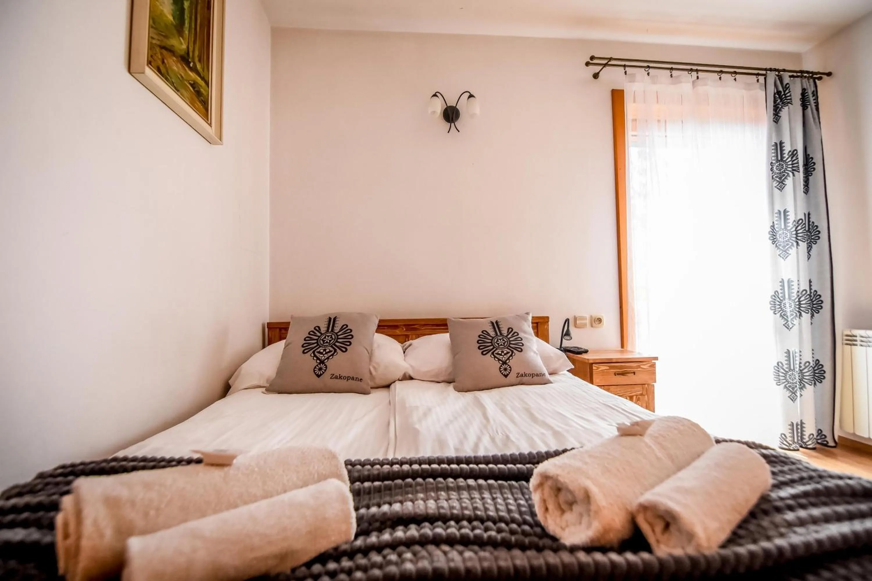 Photo of the whole room, Bed in U Króla